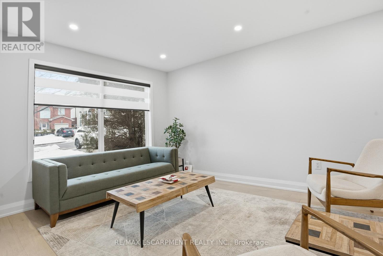 108 Greenshire Drive, Hamilton, Ontario  L9C 7G5 - Photo 4 - X12849436