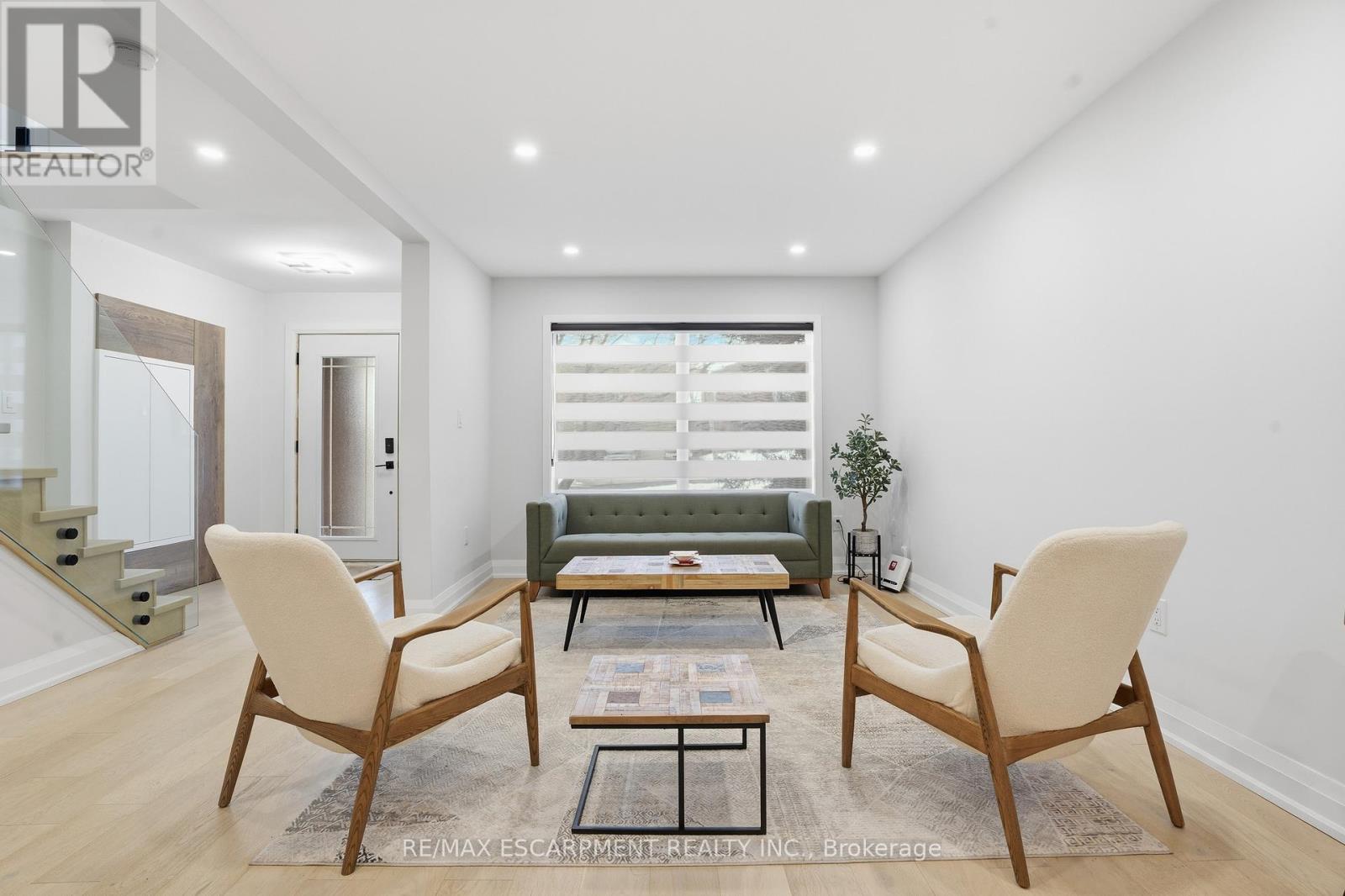 108 Greenshire Drive, Hamilton, Ontario  L9C 7G5 - Photo 6 - X12849436