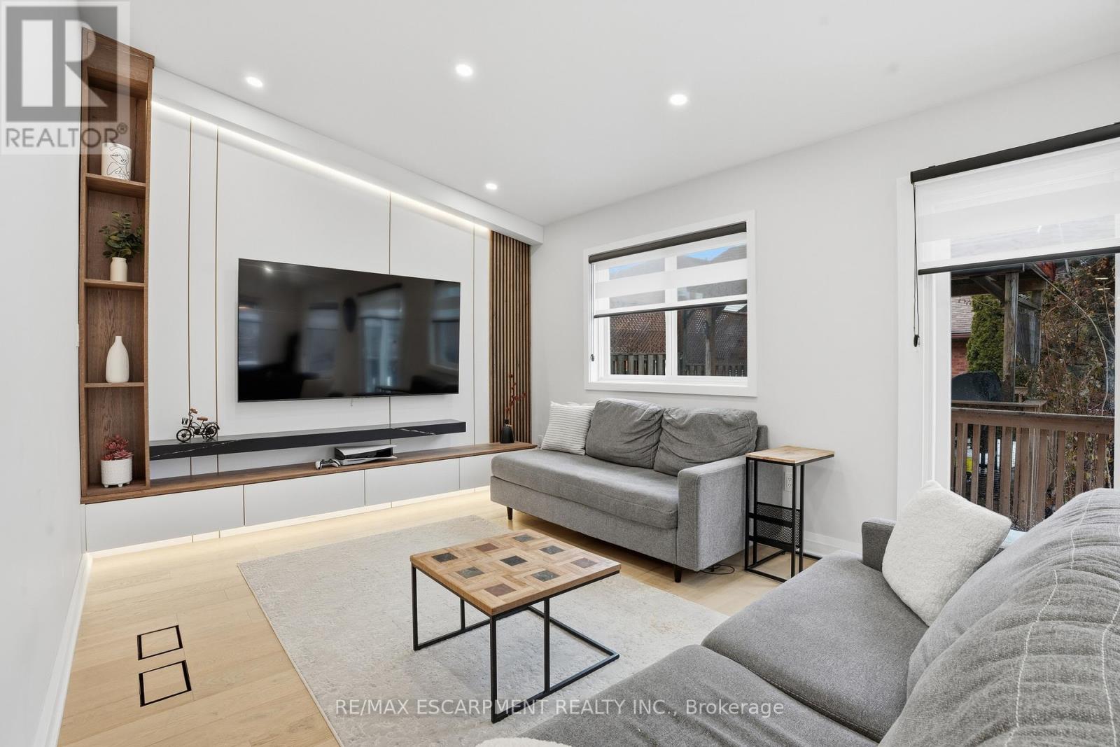 108 Greenshire Drive, Hamilton, Ontario  L9C 7G5 - Photo 9 - X12849436