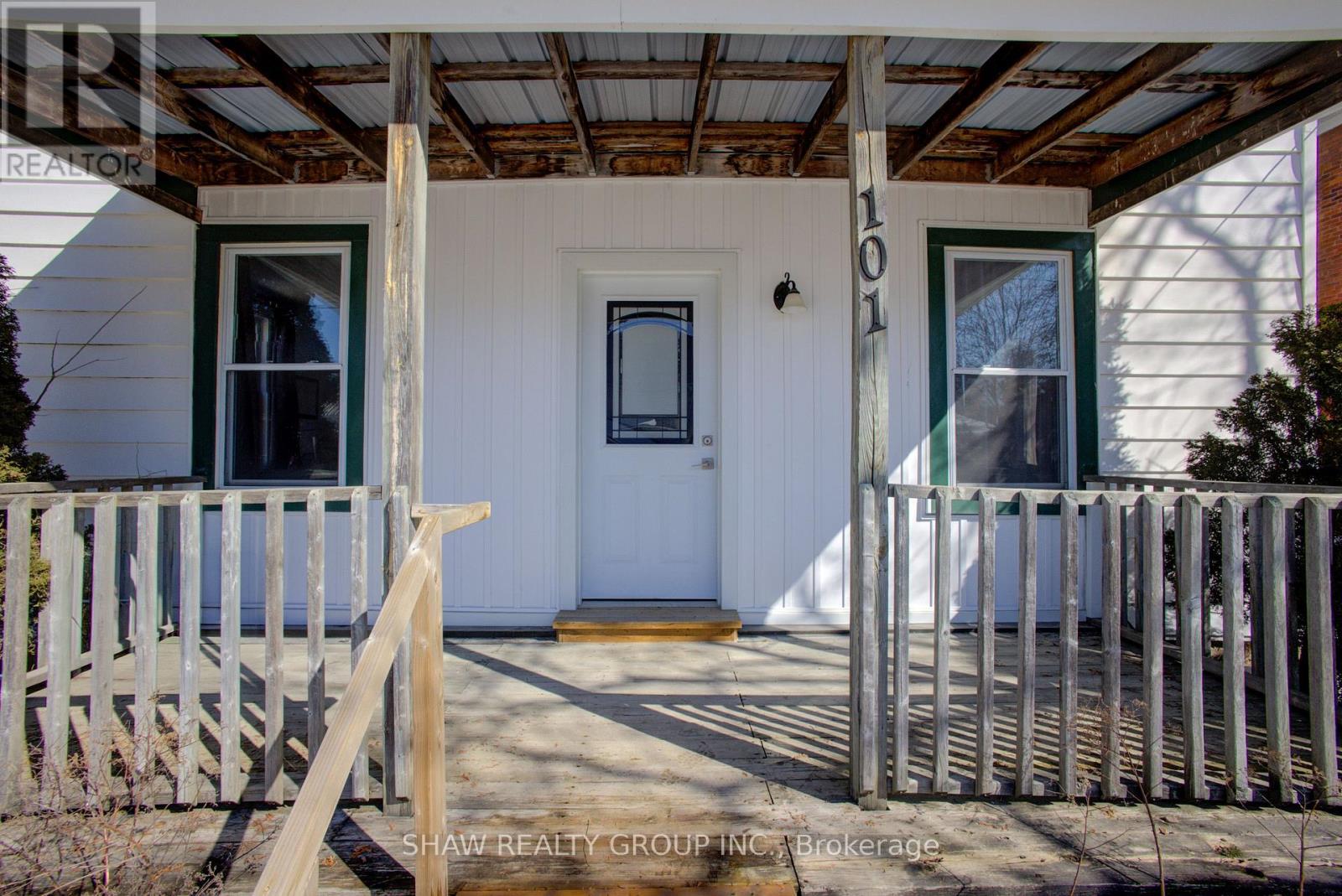 101 John Street, North Huron, Ontario  N0G 2W0 - Photo 4 - X12849608