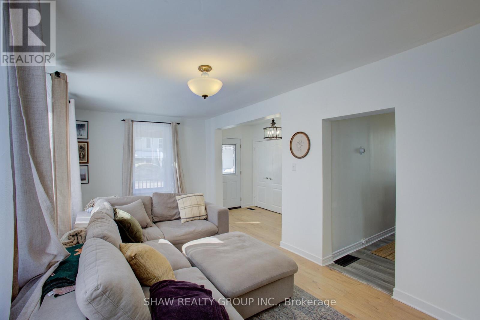 101 John Street, North Huron, Ontario  N0G 2W0 - Photo 9 - X12849608