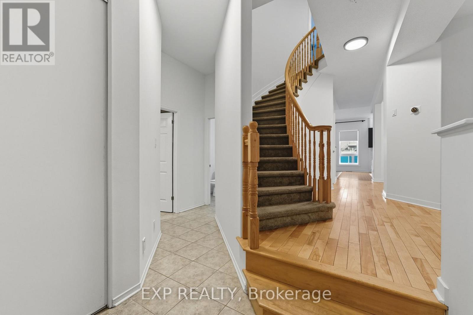 16 North Harrow Drive, Ottawa, Ontario  K2J 4V7 - Photo 5 - X12849708