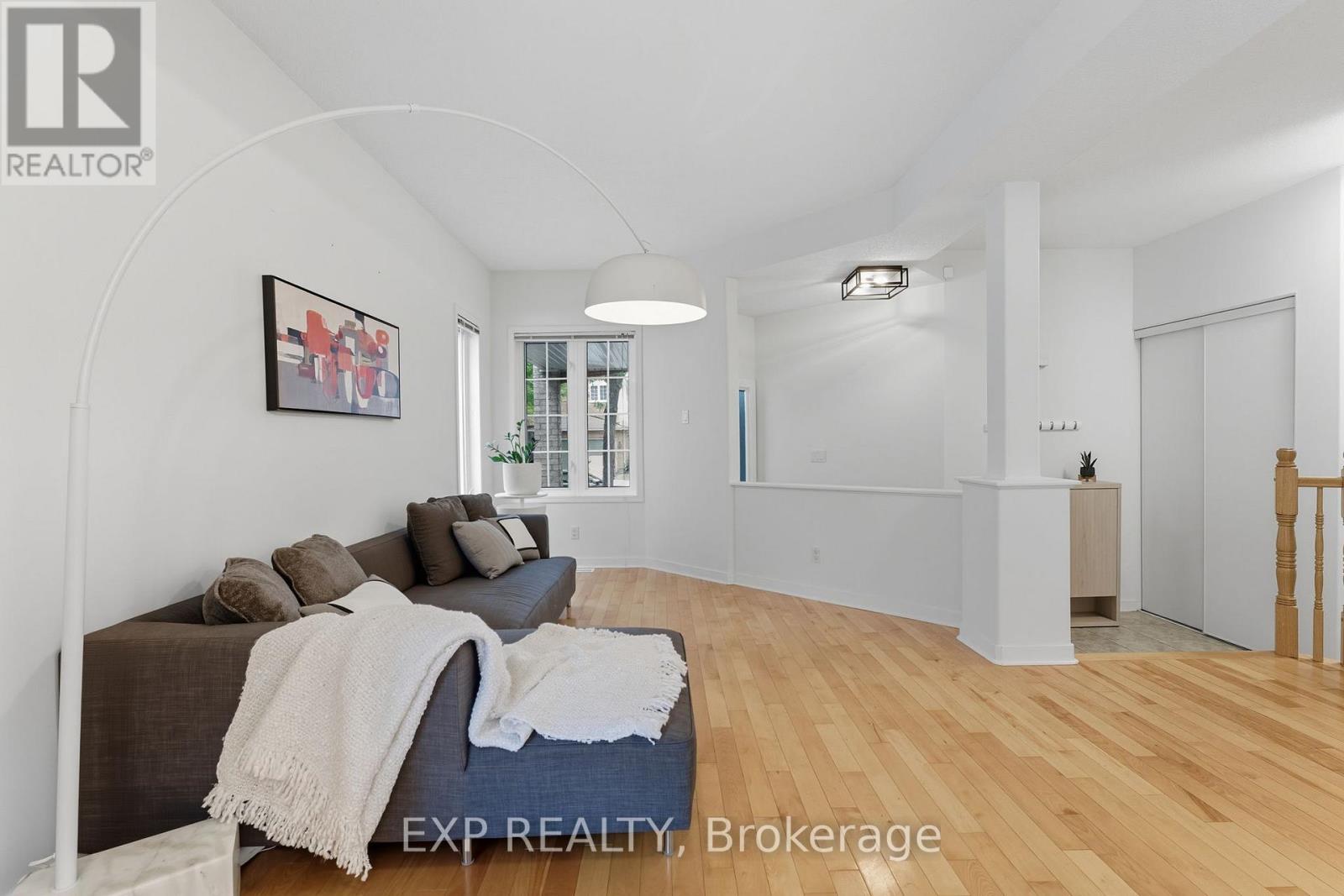 16 North Harrow Drive, Ottawa, Ontario  K2J 4V7 - Photo 8 - X12849708