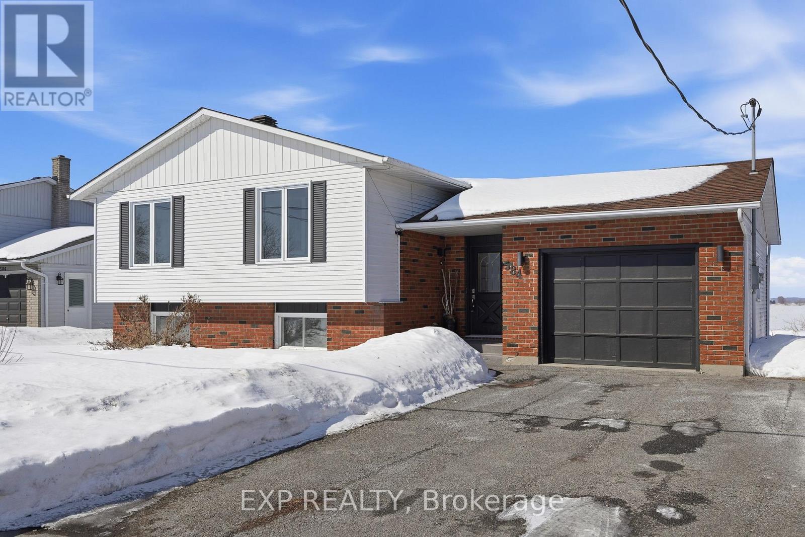 584 HOLMES STREET, north dundas, Ontario