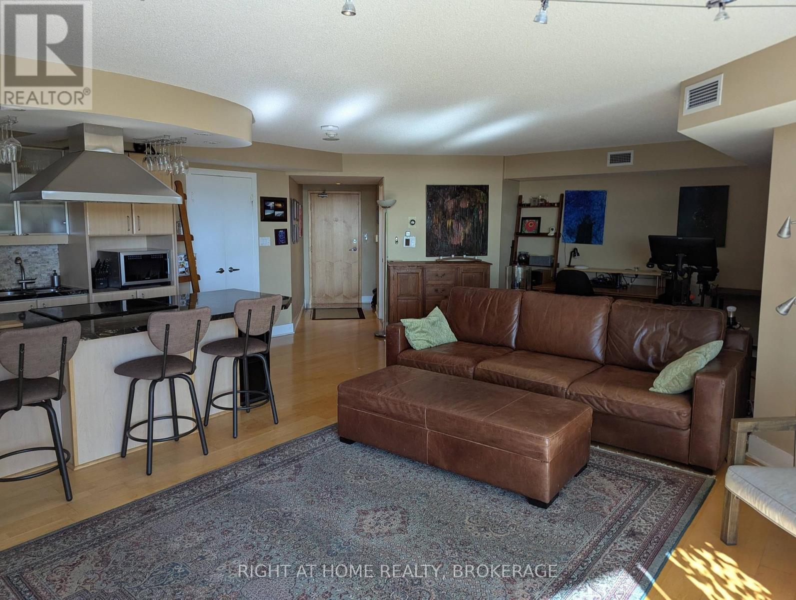 608 - 550 Queens Quay W, Toronto, Ontario  M5V 3M8 - Photo 2 - C12849740