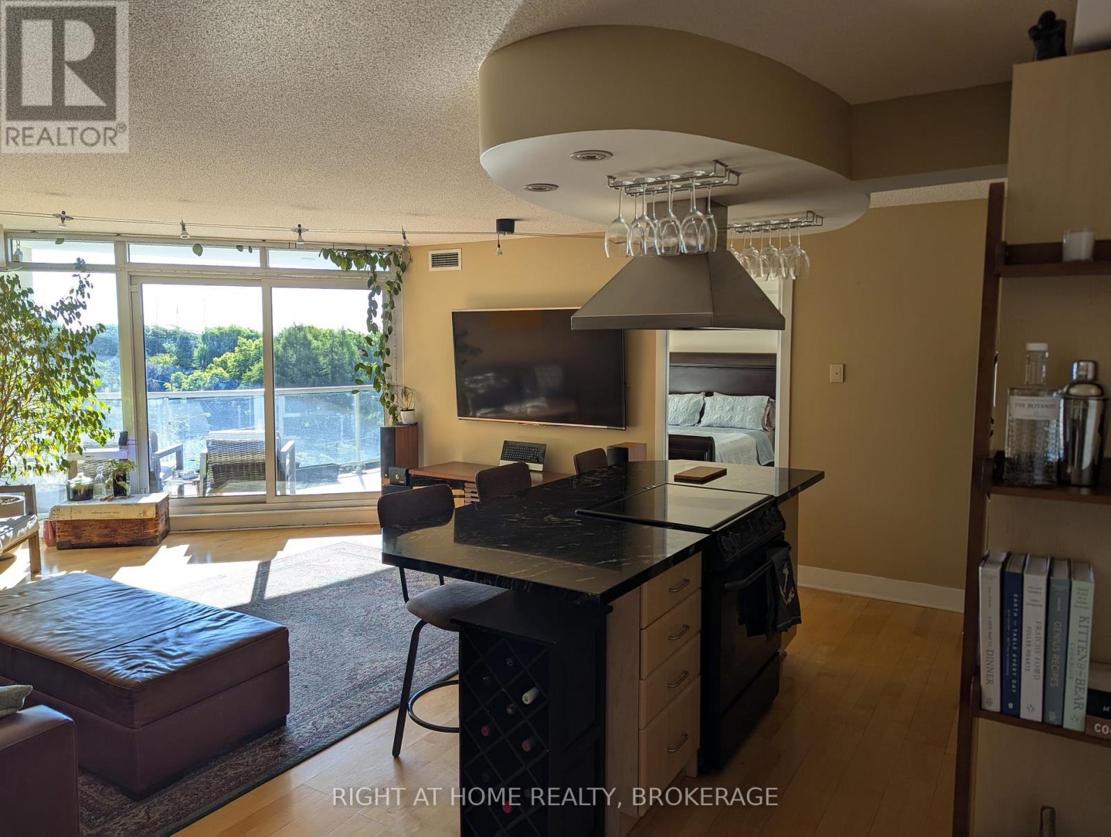 608 - 550 Queens Quay W, Toronto, Ontario  M5V 3M8 - Photo 6 - C12849740