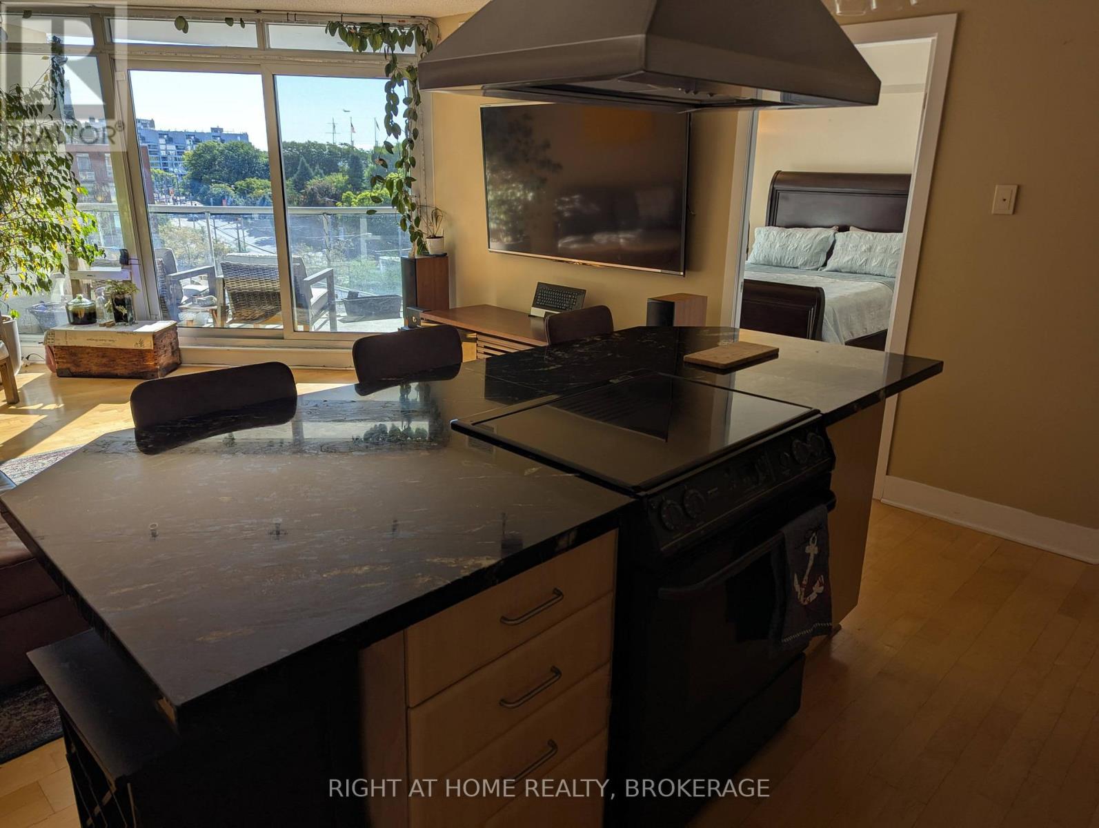 608 - 550 Queens Quay W, Toronto, Ontario  M5V 3M8 - Photo 7 - C12849740