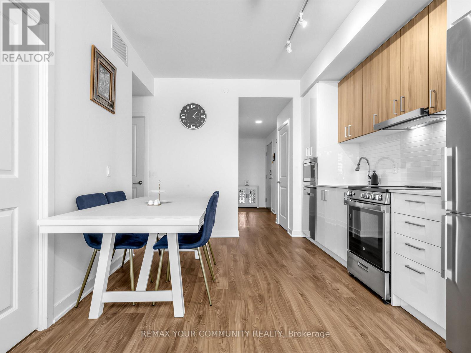 1510 - 30 Upper Mall Way, Vaughan, Ontario  L4J 4P8 - Photo 8 - N12849418