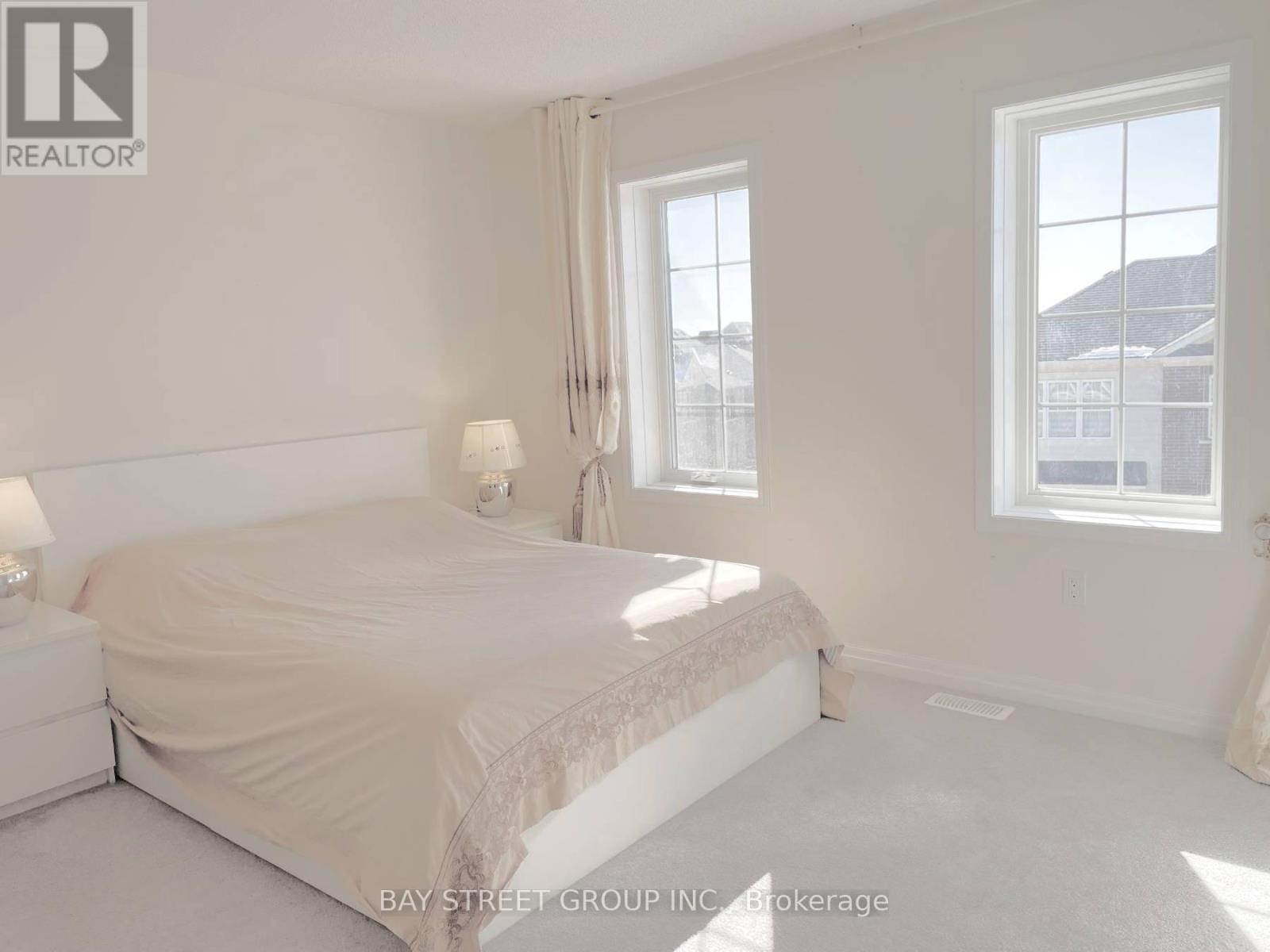 3315 Vardon Way, Oakville, Ontario  L6M 1S1 - Photo 6 - W12848898