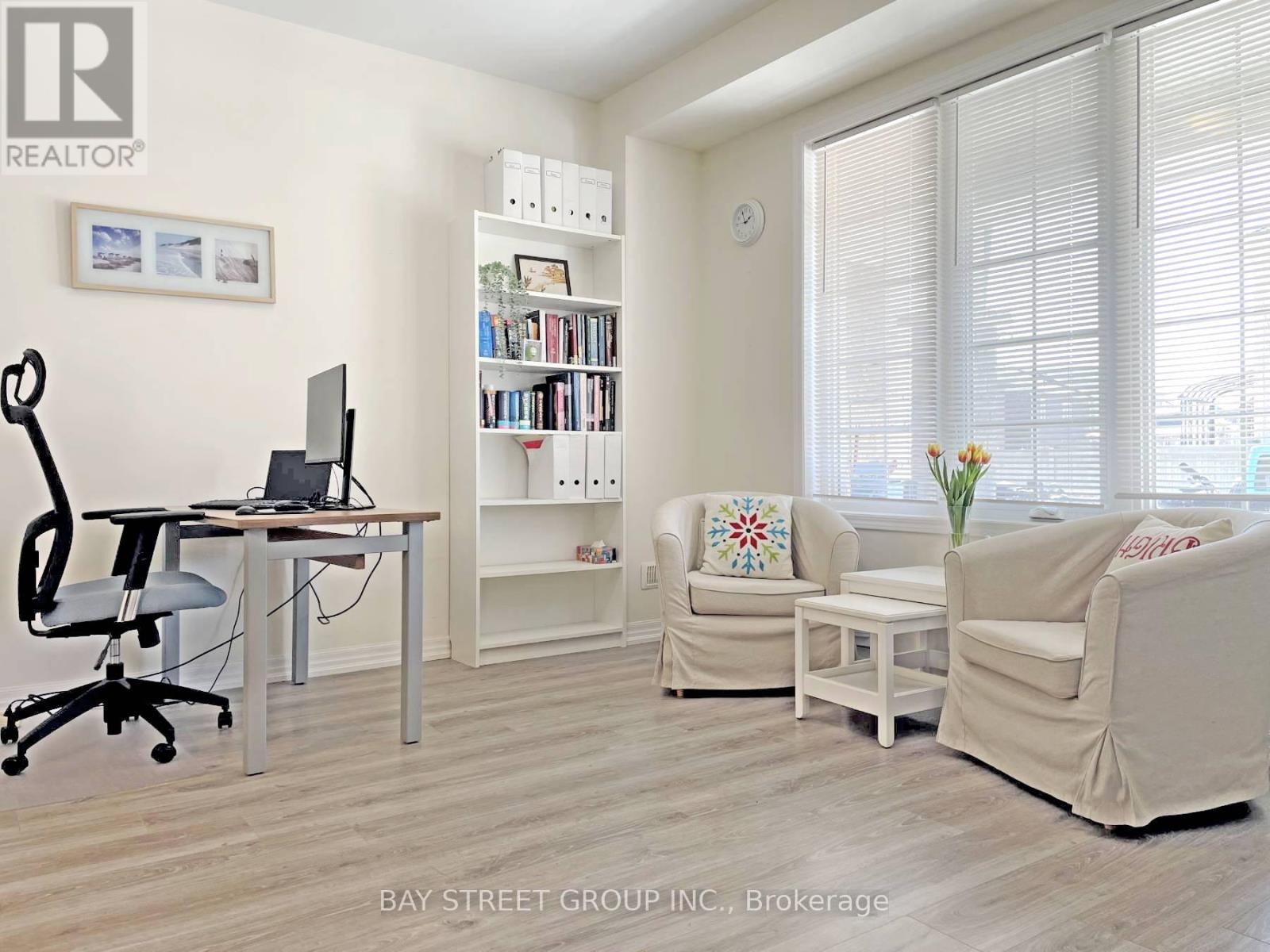 3315 Vardon Way, Oakville, Ontario  L6M 1S1 - Photo 2 - W12848898