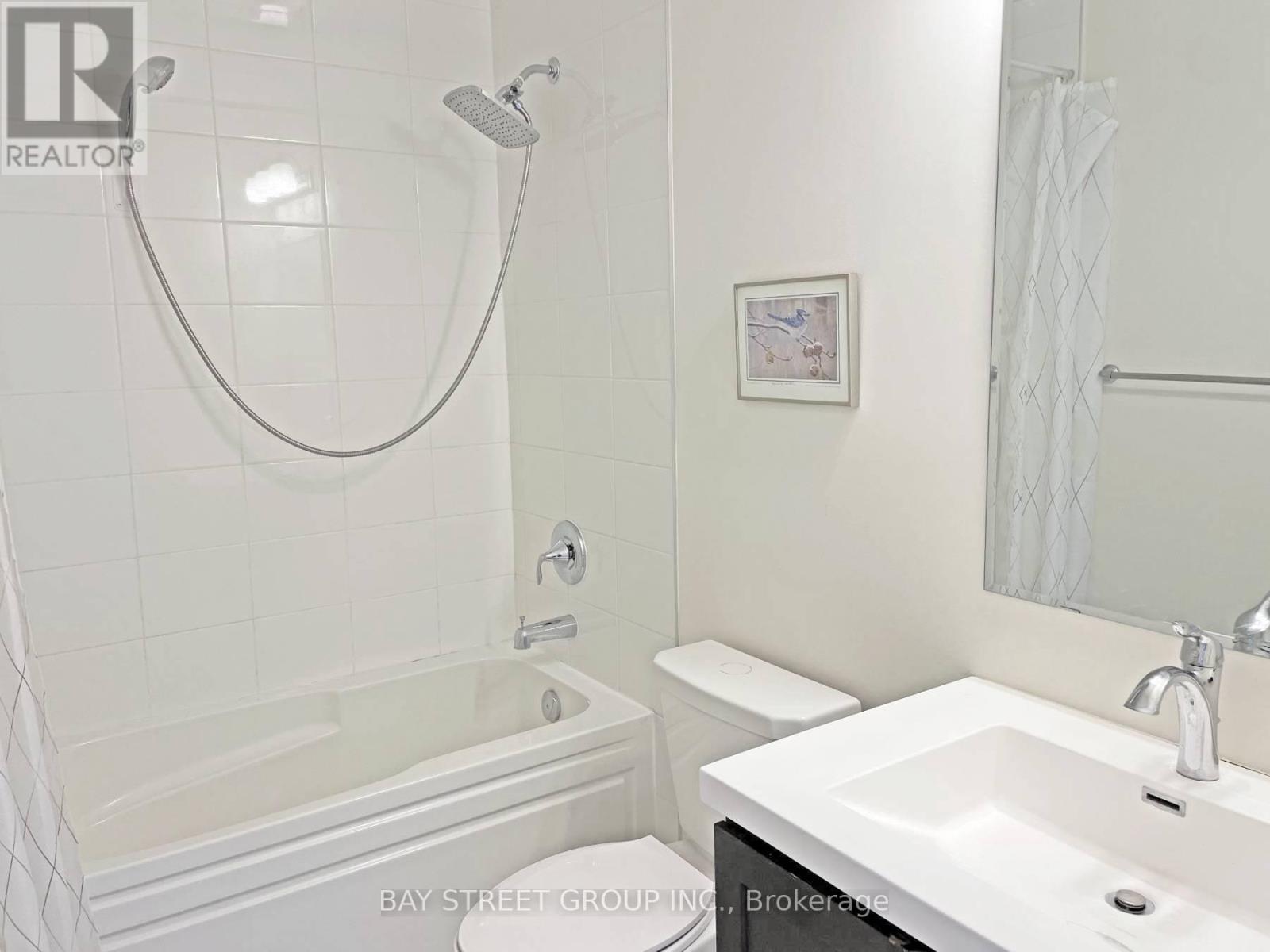 3315 Vardon Way, Oakville, Ontario  L6M 1S1 - Photo 9 - W12848898