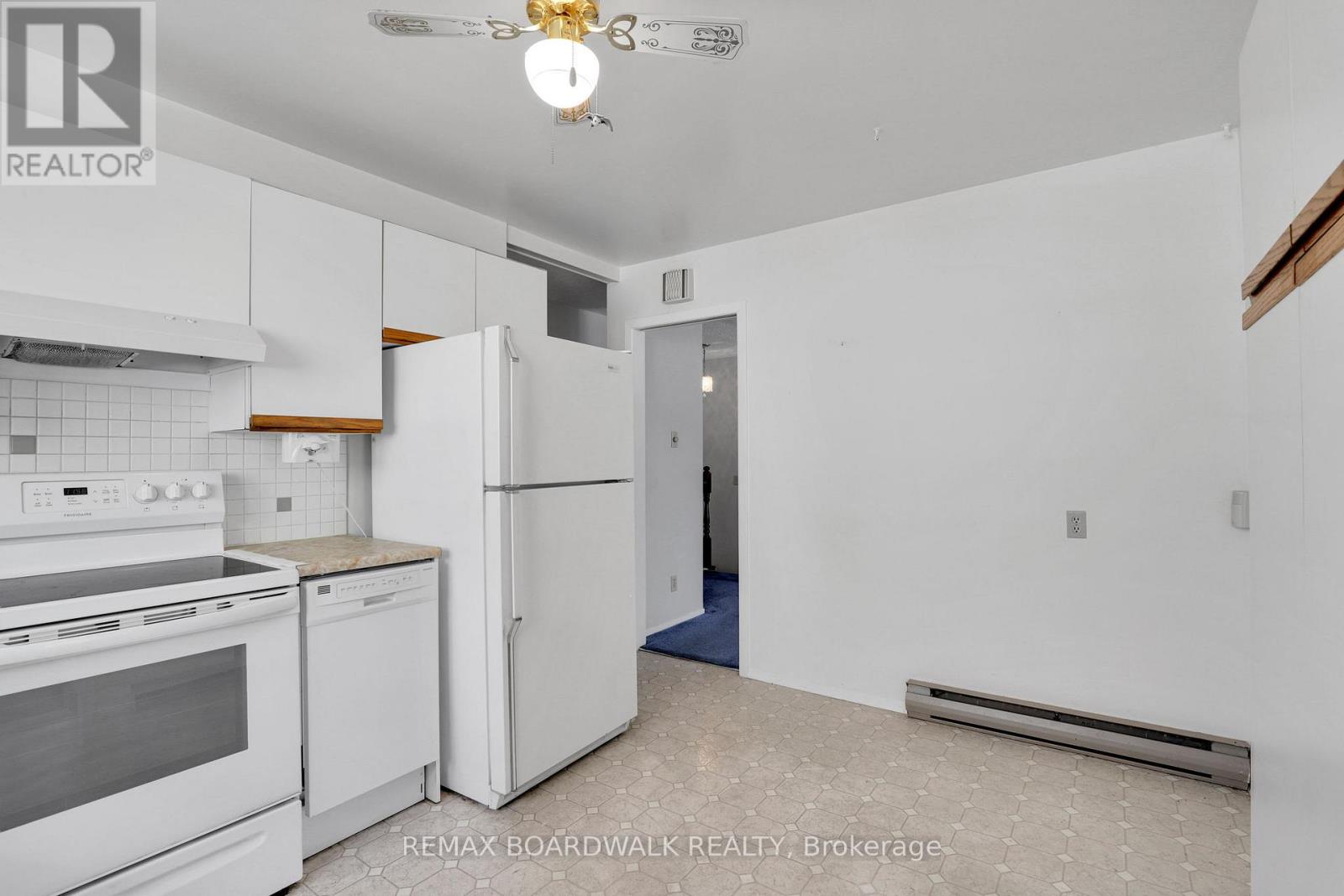 116 Old Colony Road, Ottawa, Ontario  K2L 1M2 - Photo 19 - X12849386