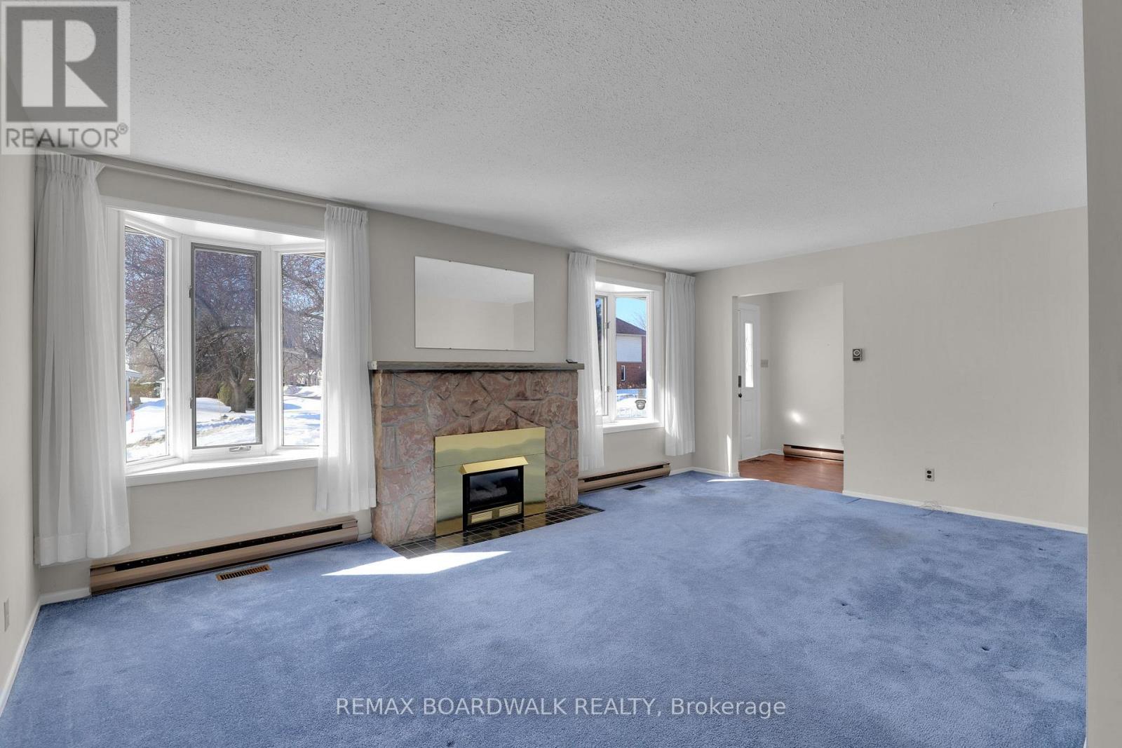 116 Old Colony Road, Ottawa, Ontario  K2L 1M2 - Photo 12 - X12849386