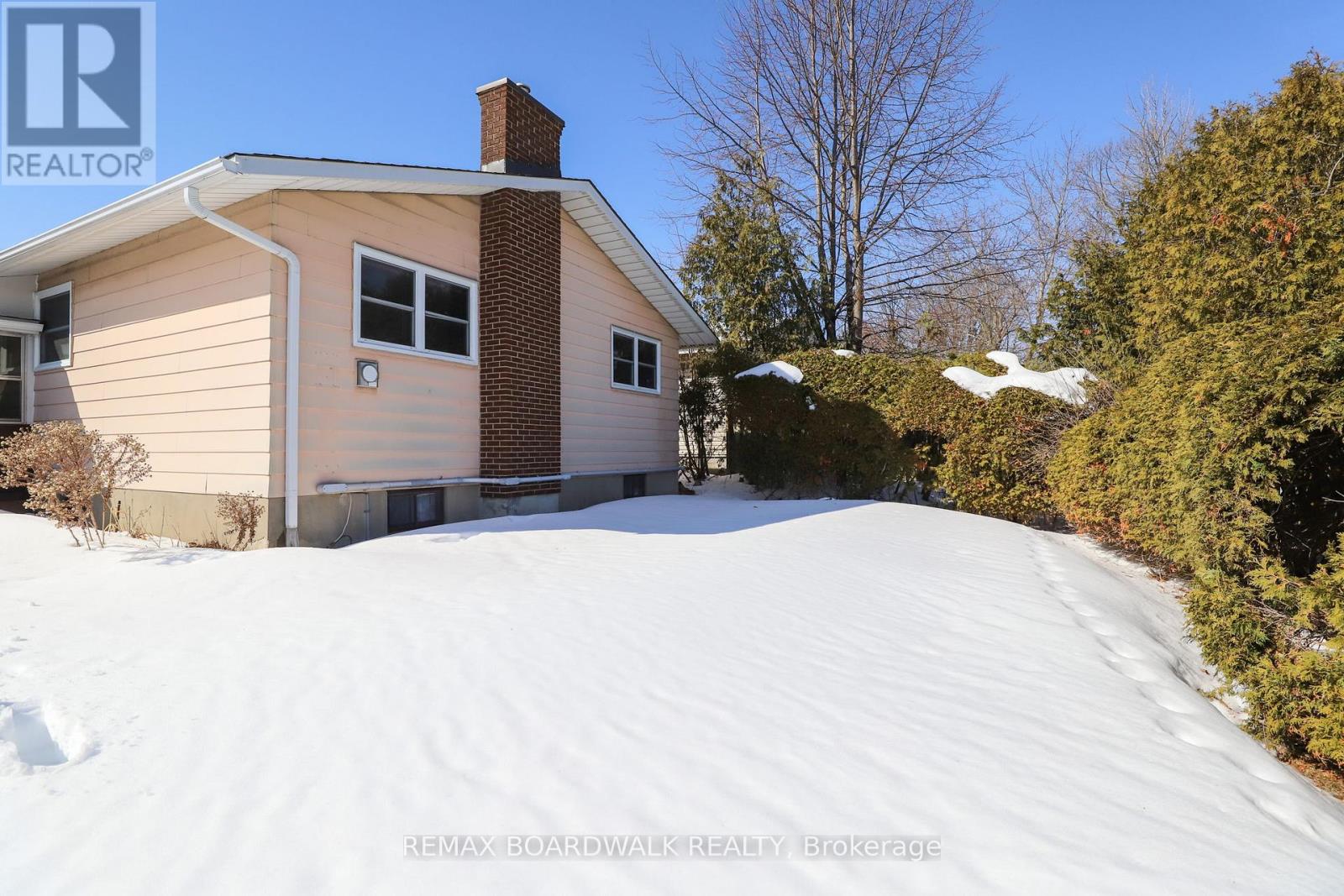 116 Old Colony Road, Ottawa, Ontario  K2L 1M2 - Photo 50 - X12849386