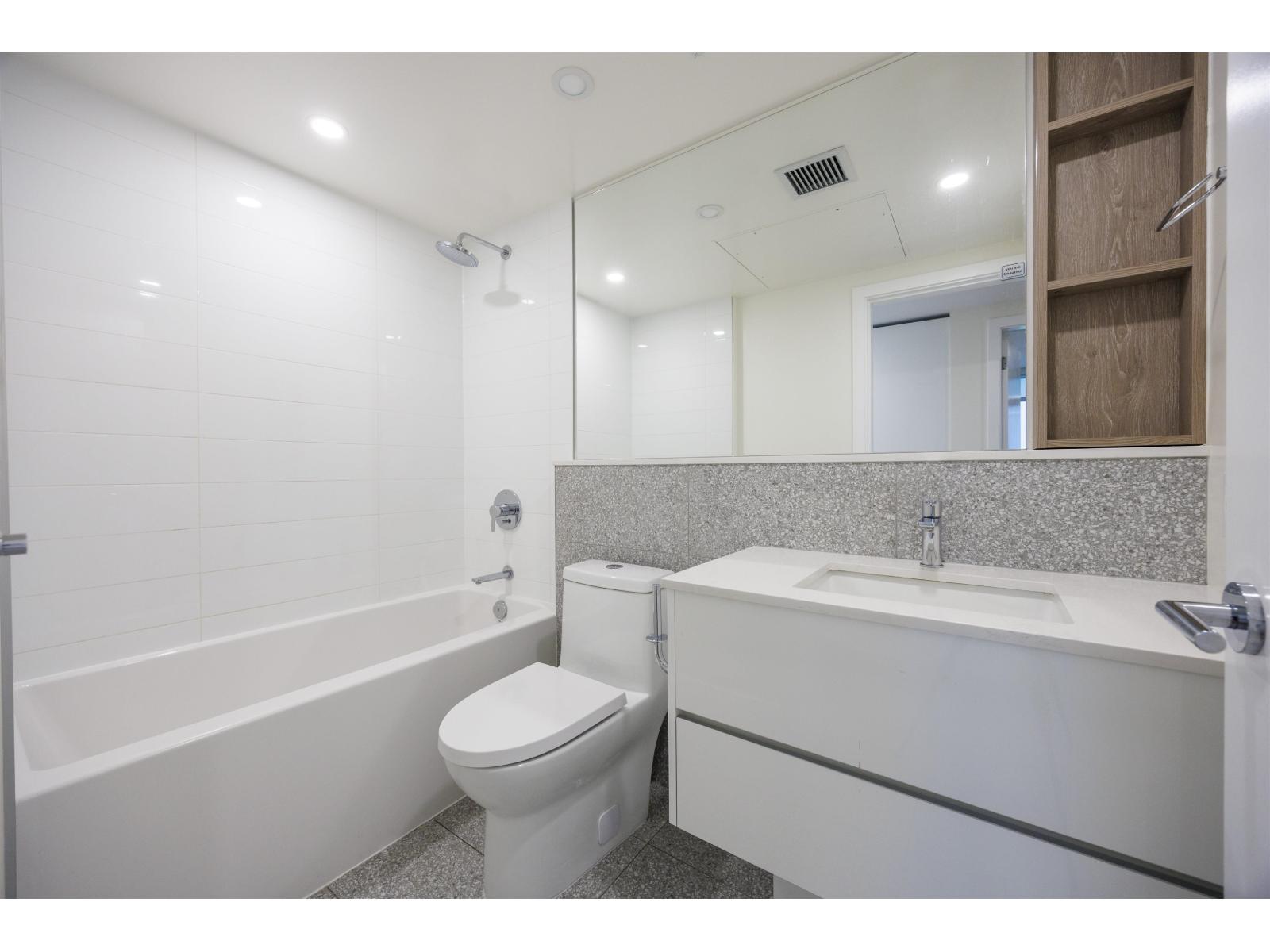 1204 10428 Whalley Boulevard, Surrey, British Columbia  V3T 0W2 - Photo 6 - R3096441