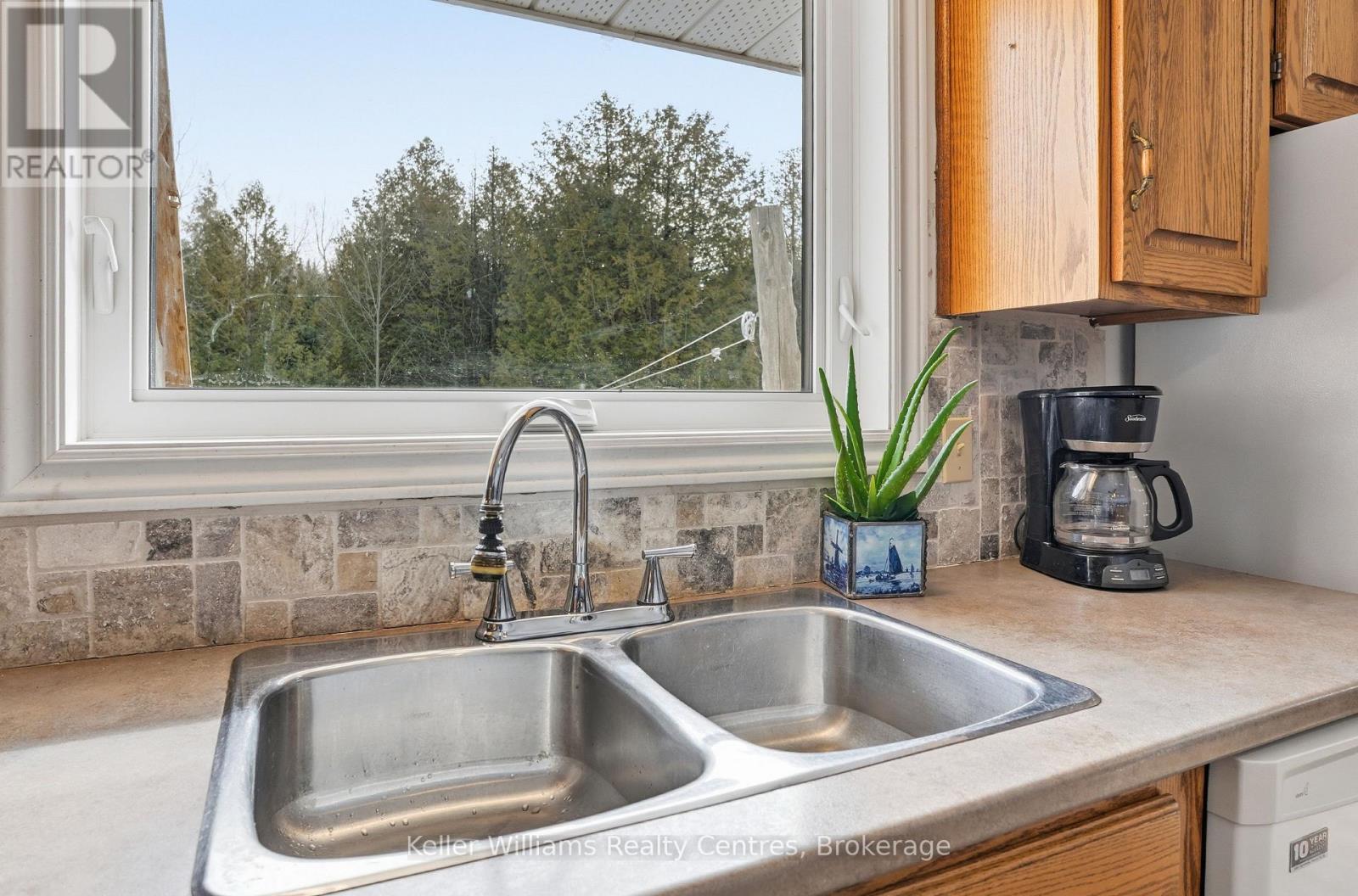 54 Coronation Street, South Bruce Peninsula, Ontario  N0H 2T0 - Photo 11 - X12849694