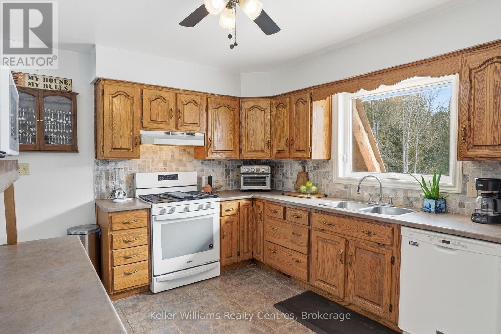 54 Coronation Street, South Bruce Peninsula, Ontario  N0H 2T0 - Photo 9 - X12849694