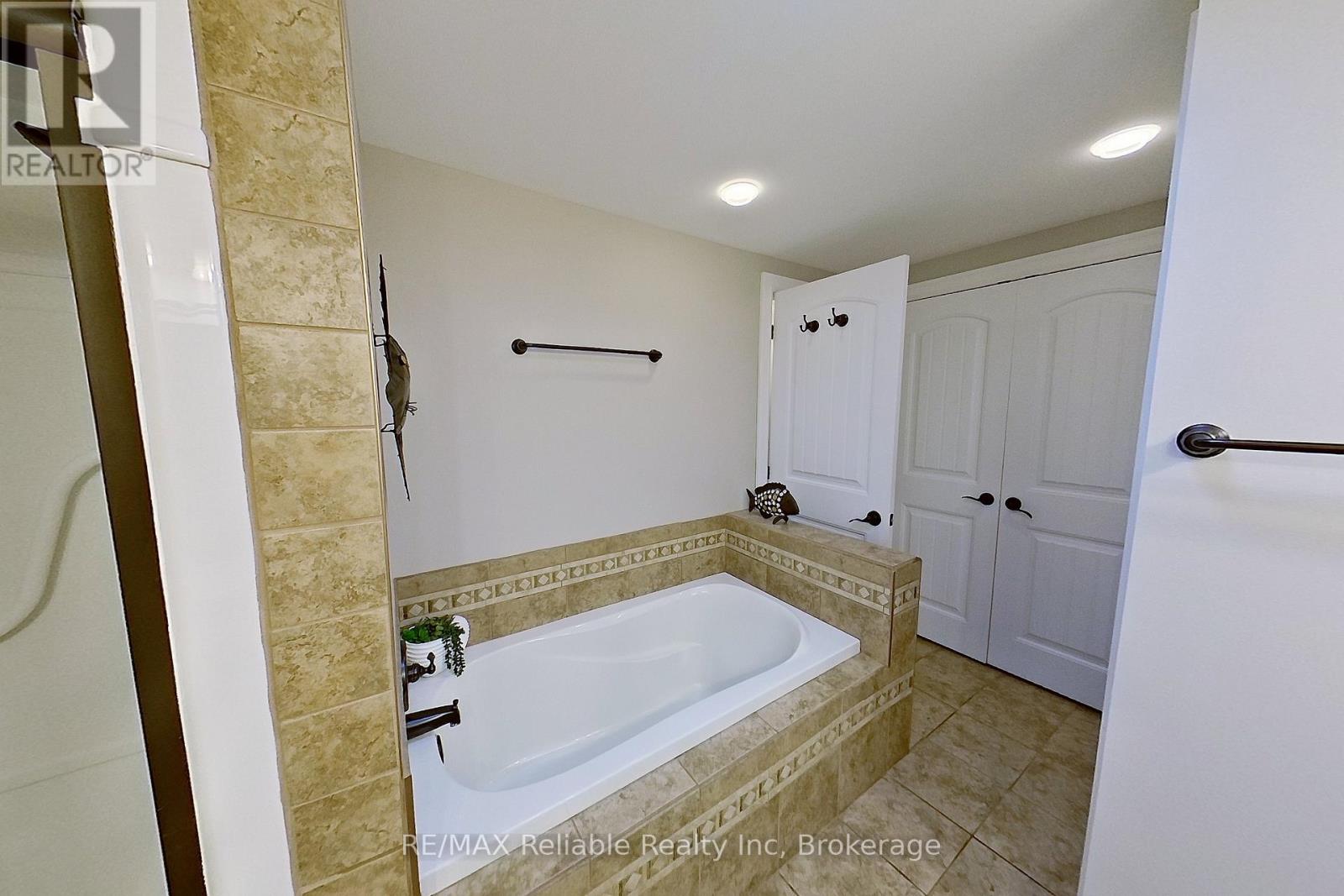 347 Shannon Boulevard, South Huron, Ontario  N0M 1T0 - Photo 37 - X12849768