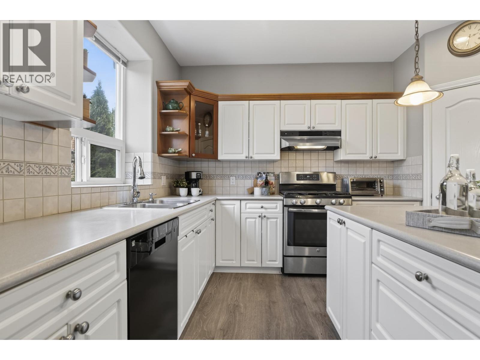 19757 Joyner Place, Pitt Meadows, British Columbia  V3Y 2S3 - Photo 8 - R3096013