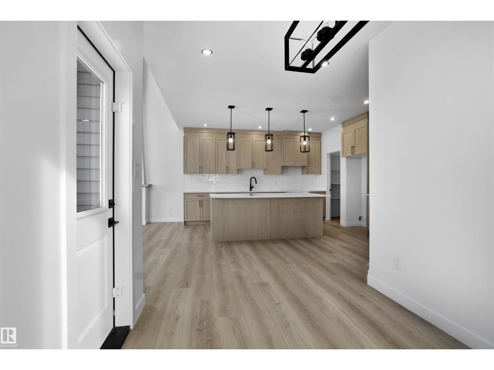 3304 Chickadee Dr Nw Nw, Edmonton, Alberta  T5V 1R5 - Photo 5 - E4467949