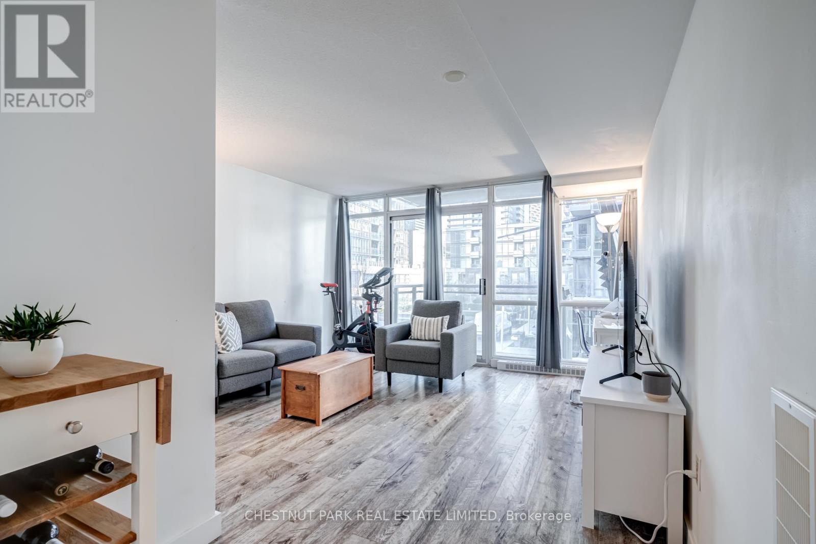 205 - 11 Brunel Court, Toronto, Ontario  M5V 3Y3 - Photo 4 - C12849780