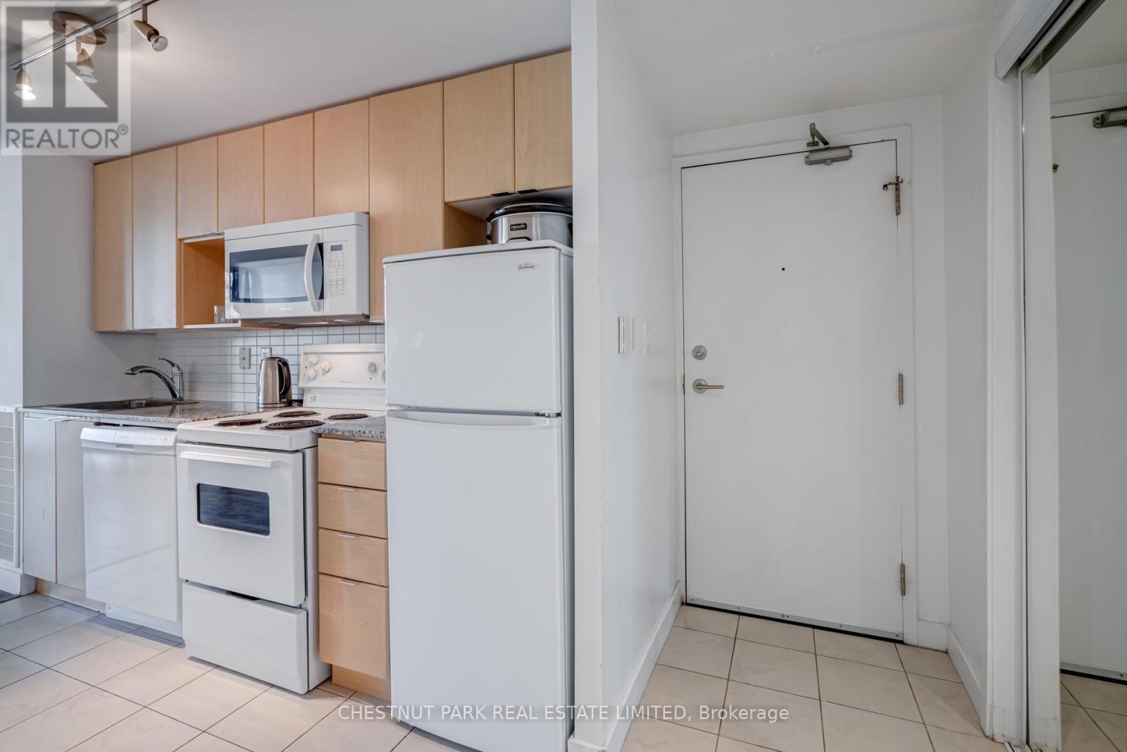 205 - 11 Brunel Court, Toronto, Ontario  M5V 3Y3 - Photo 5 - C12849780