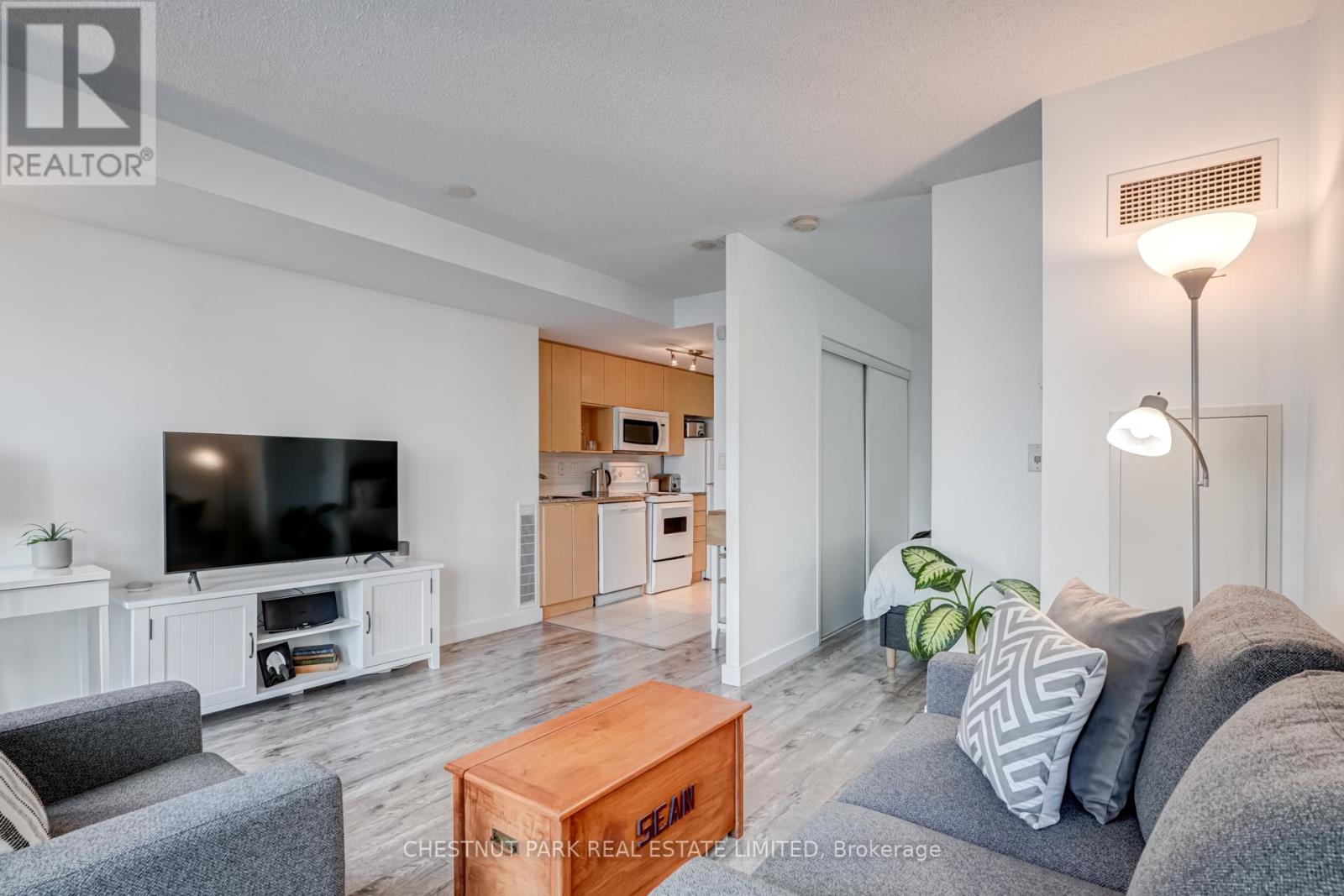 205 - 11 Brunel Court, Toronto, Ontario  M5V 3Y3 - Photo 9 - C12849780