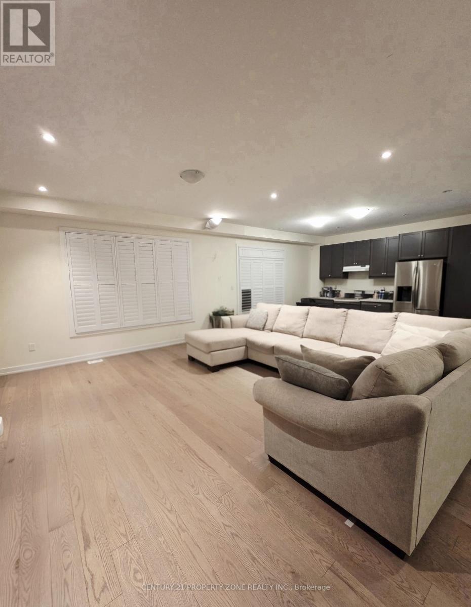 1202 Plymouth Drive E, Oshawa, Ontario  L1H 8L7 - Photo 3 - E12831880