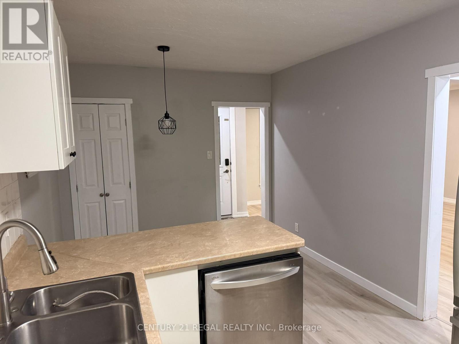 Main - 257 Silverbirch Drive, Newmarket, Ontario  L3Y 2Z6 - Photo 5 - N12793002