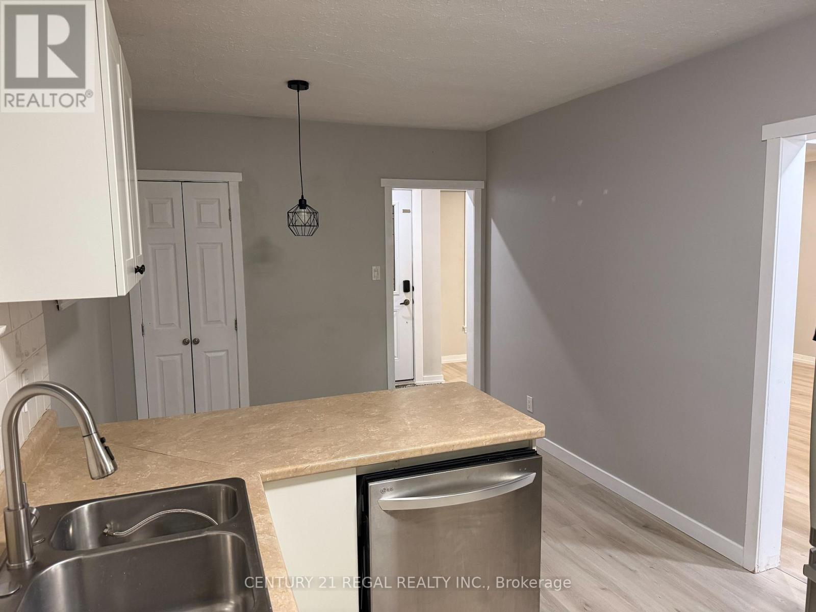 Main - 257 Silverbirch Drive, Newmarket, Ontario  L3Y 2Z6 - Photo 9 - N12793002