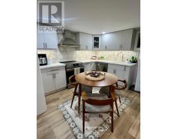 LOWER - 4 WINDUST GATE, Toronto, Ontario