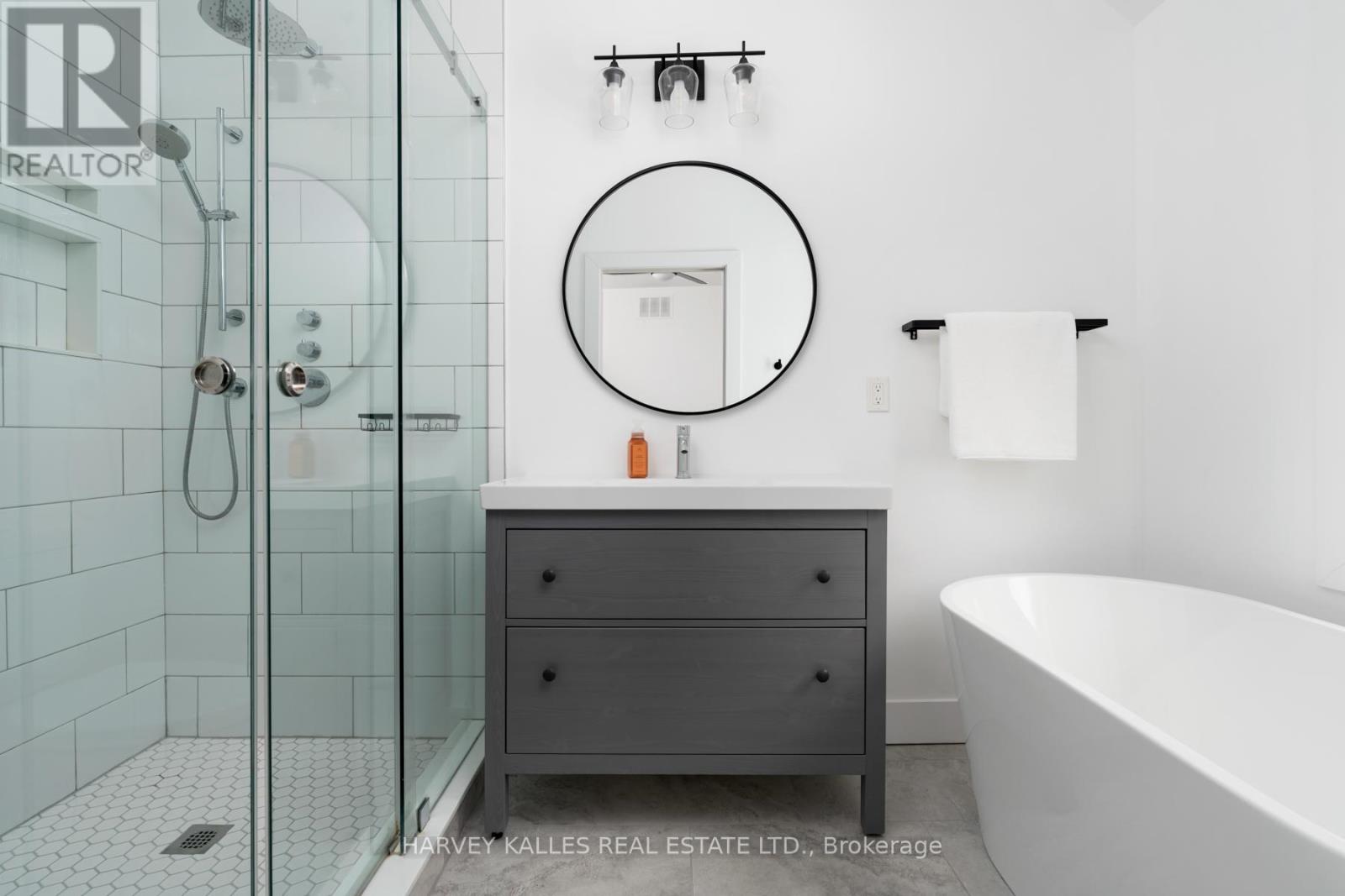 31 Elder Avenue, Toronto (Long Branch), Ontario  M8W 1S3 - Photo 17 - W12849096