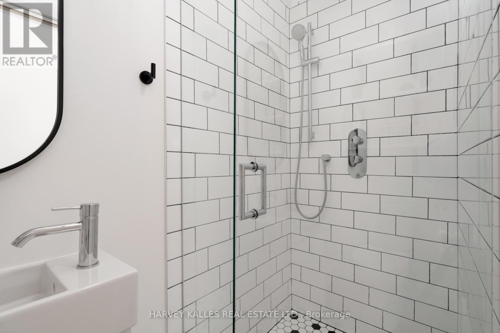 31 Elder Avenue, Toronto (Long Branch), Ontario  M8W 1S3 - Photo 13 - W12849096