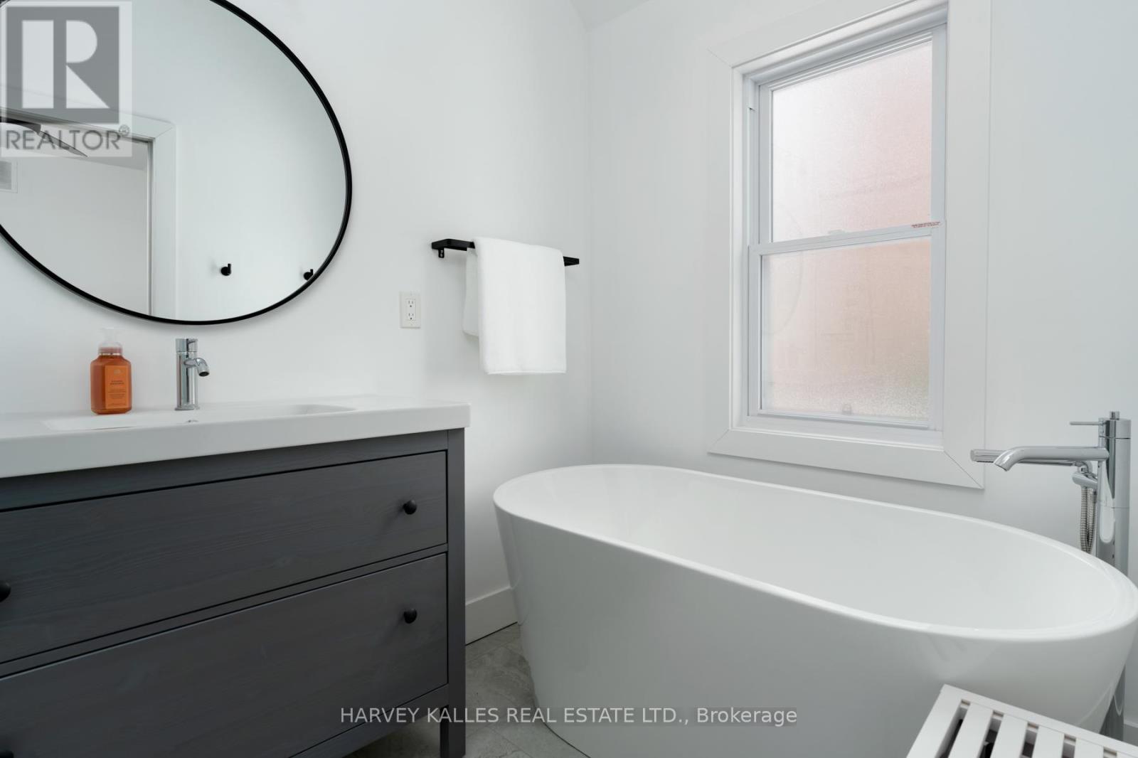 31 Elder Avenue, Toronto (Long Branch), Ontario  M8W 1S3 - Photo 18 - W12849096