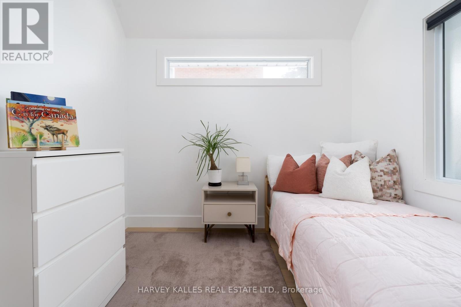 31 Elder Avenue, Toronto (Long Branch), Ontario  M8W 1S3 - Photo 9 - W12849096