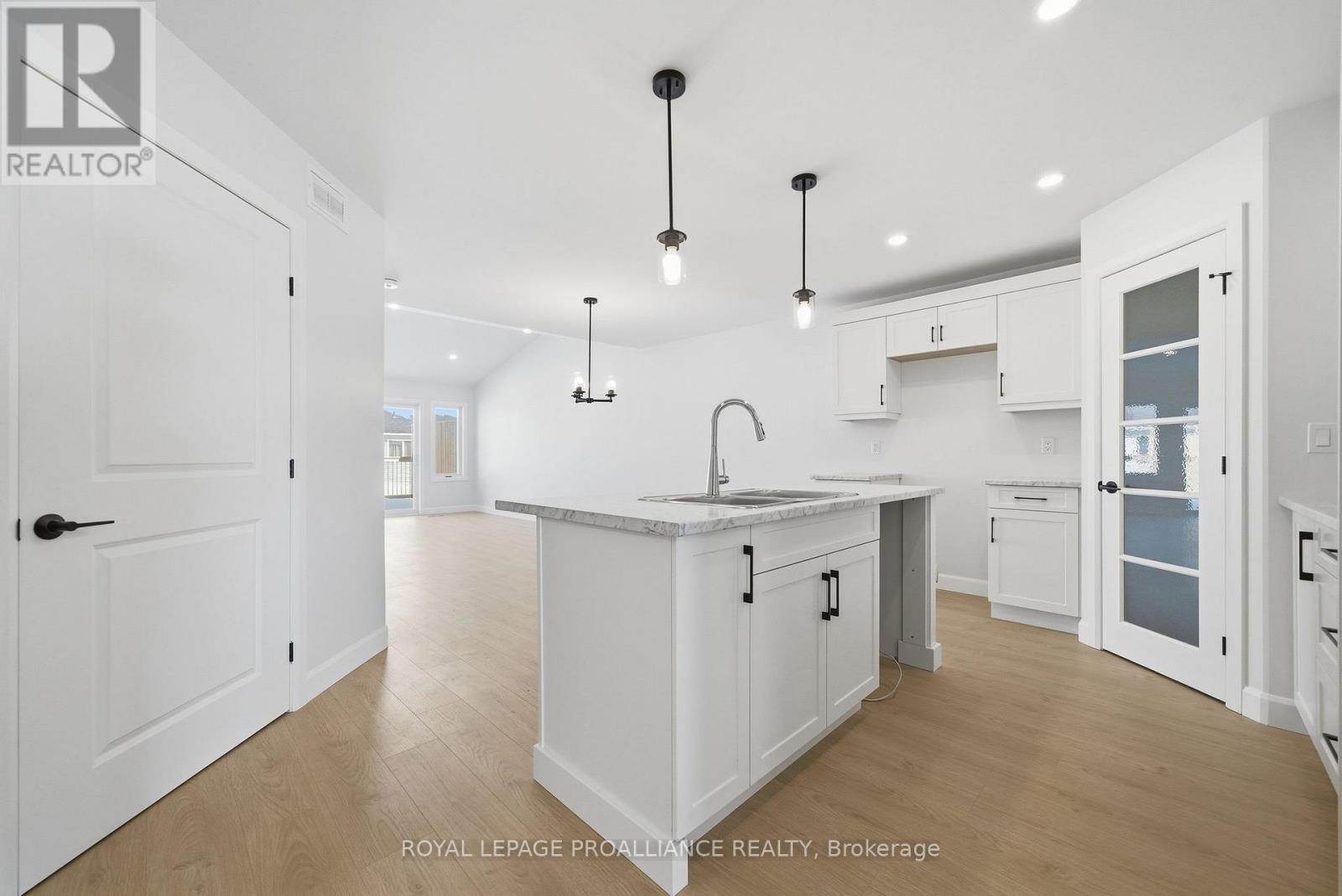 59 Sandhu Crescent, Belleville (Belleville Ward), Ontario  K8P 0G7 - Photo 8 - X12713730