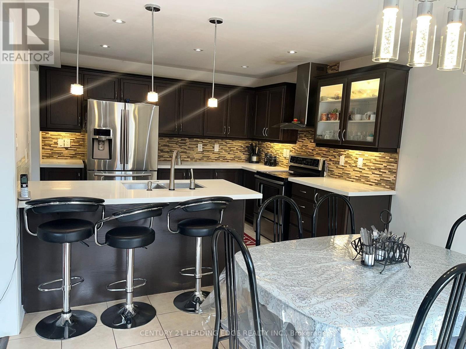 30 Armstrong Crescent, Bradford West Gwillimbury (Bradford), Ontario  L3Z 0L1 - Photo 10 - N12849782