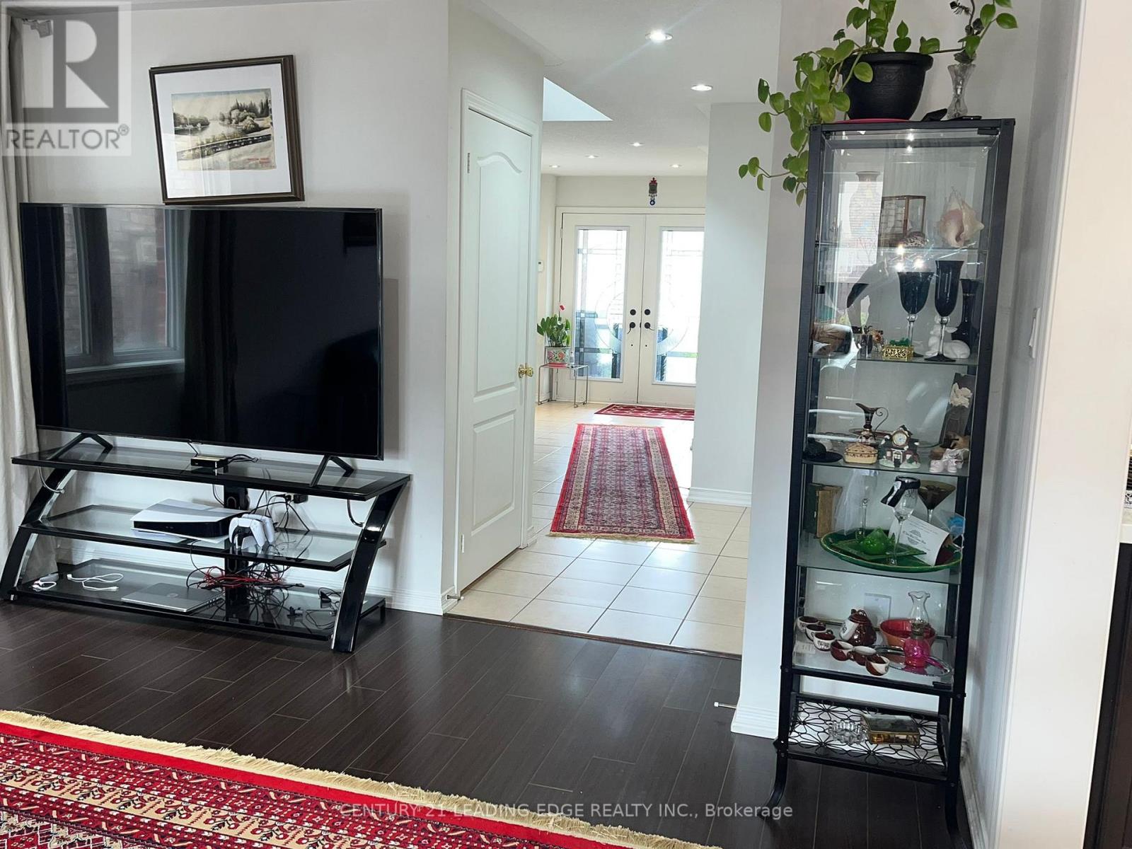 30 Armstrong Crescent, Bradford West Gwillimbury (Bradford), Ontario  L3Z 0L1 - Photo 3 - N12849782