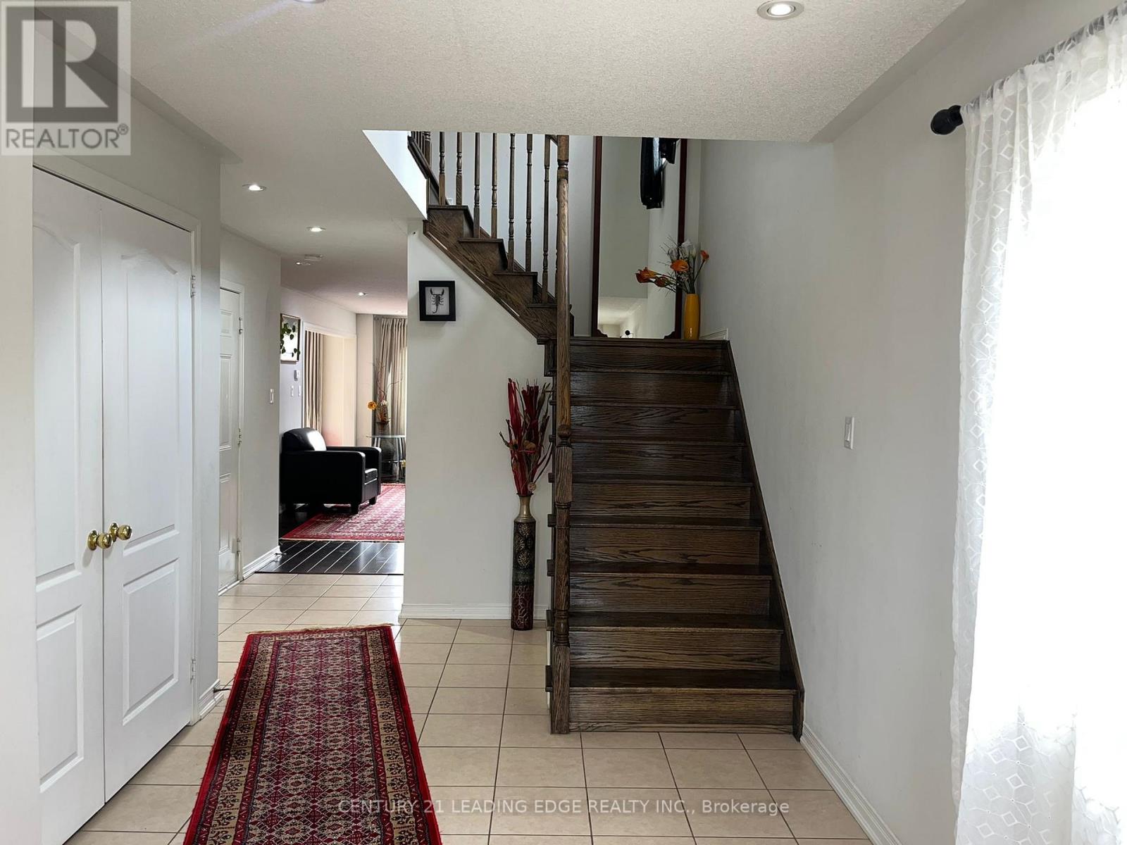 30 Armstrong Crescent, Bradford West Gwillimbury (Bradford), Ontario  L3Z 0L1 - Photo 5 - N12849782