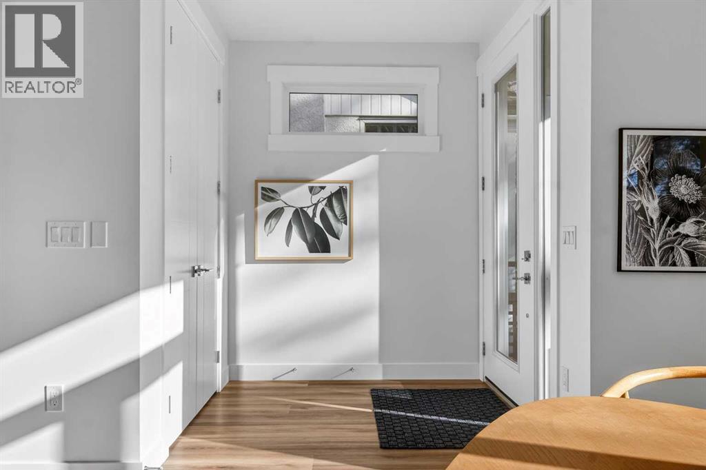 430 33 Avenue Nw, Calgary, Alberta  T2K 0B4 - Photo 3 - A2279604