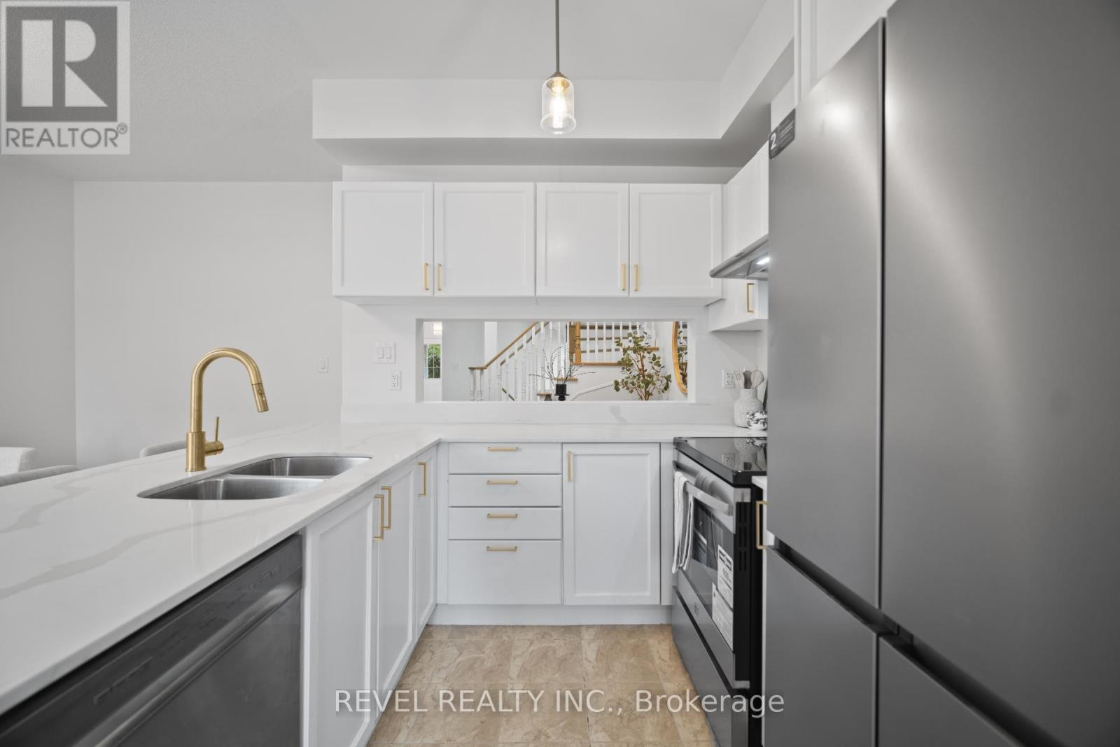 580 Courtney Valley Road, Mississauga, Ontario  L5V 0C2 - Photo 11 - W12849744