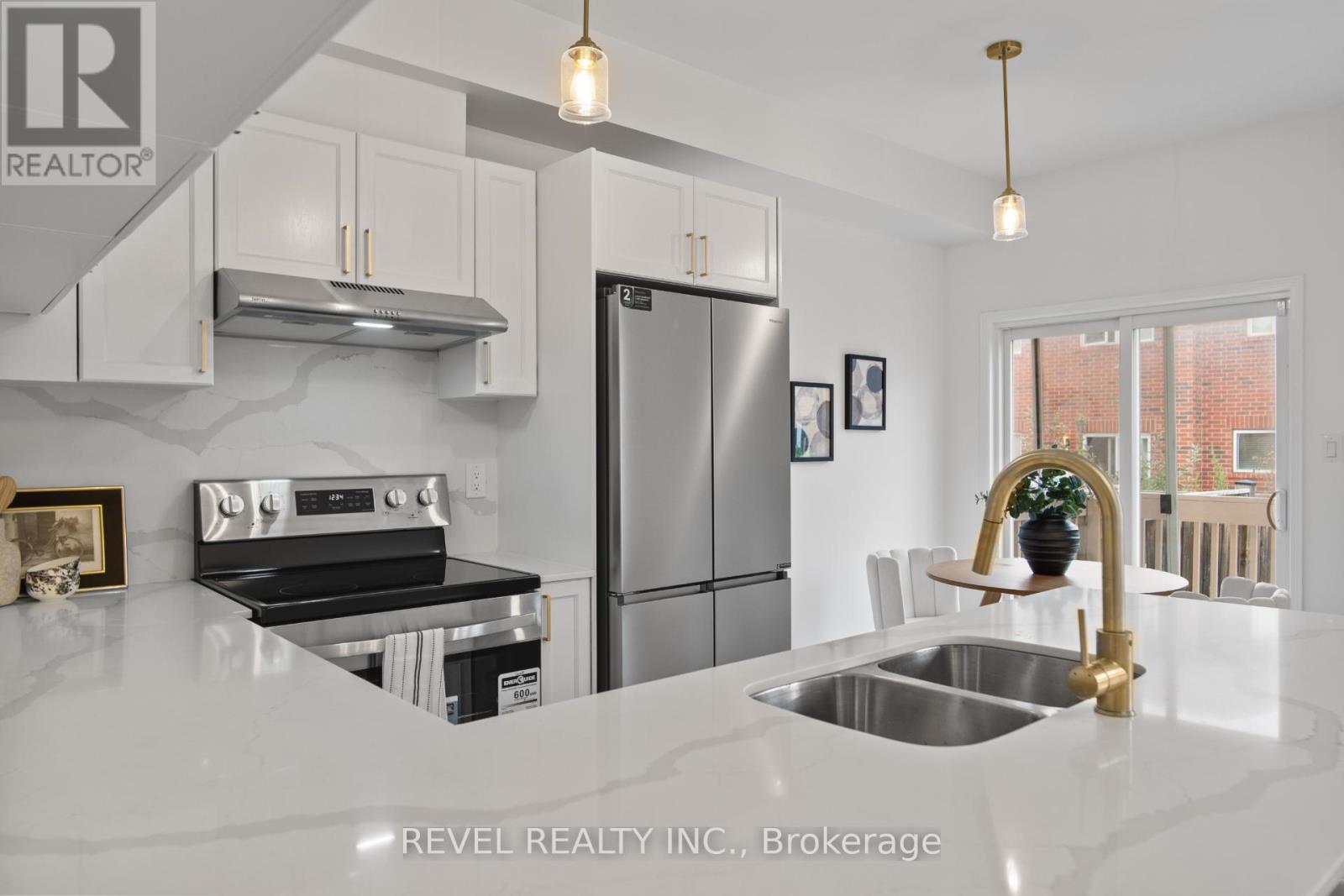 580 Courtney Valley Road, Mississauga, Ontario  L5V 0C2 - Photo 13 - W12849744