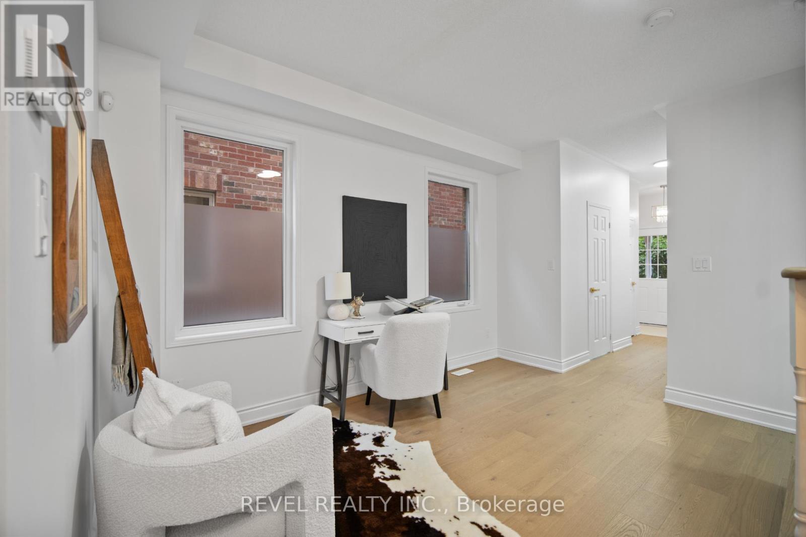 580 Courtney Valley Road, Mississauga, Ontario  L5V 0C2 - Photo 4 - W12849744