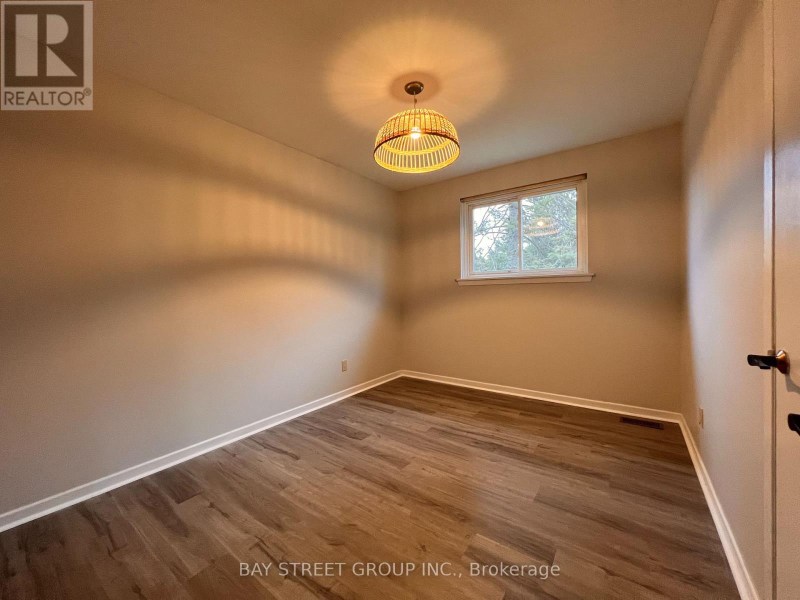 3195 Valmarie Avenue, Mississauga, Ontario  L5C 2A4 - Photo 10 - W12849838