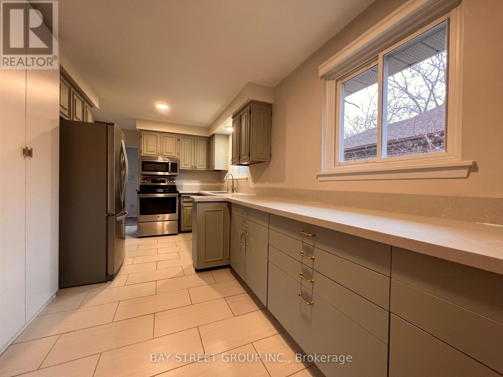 3195 Valmarie Avenue, Mississauga, Ontario  L5C 2A4 - Photo 18 - W12849838