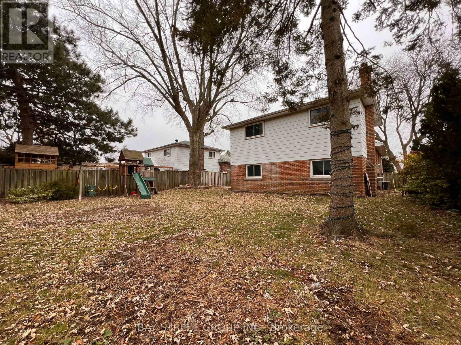 3195 Valmarie Avenue, Mississauga, Ontario  L5C 2A4 - Photo 22 - W12849838