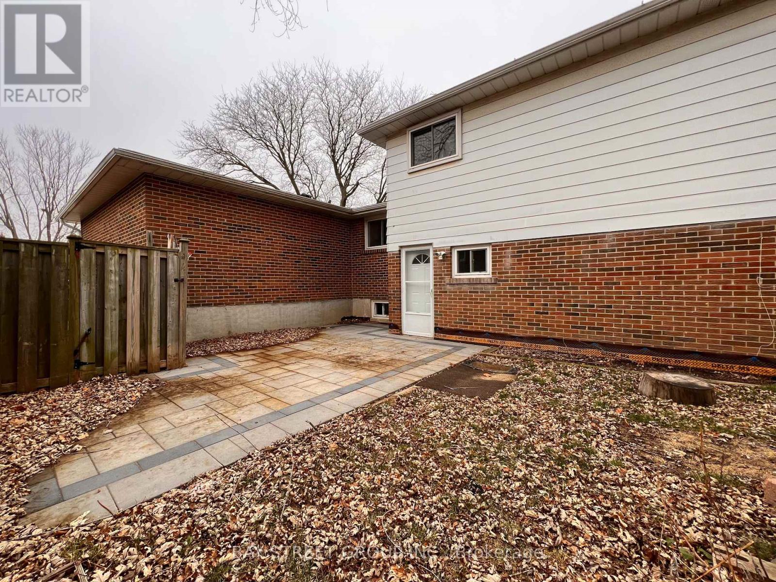 3195 Valmarie Avenue, Mississauga, Ontario  L5C 2A4 - Photo 24 - W12849838