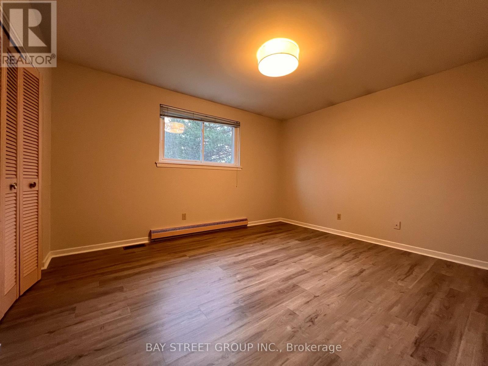 3195 Valmarie Avenue, Mississauga, Ontario  L5C 2A4 - Photo 9 - W12849838