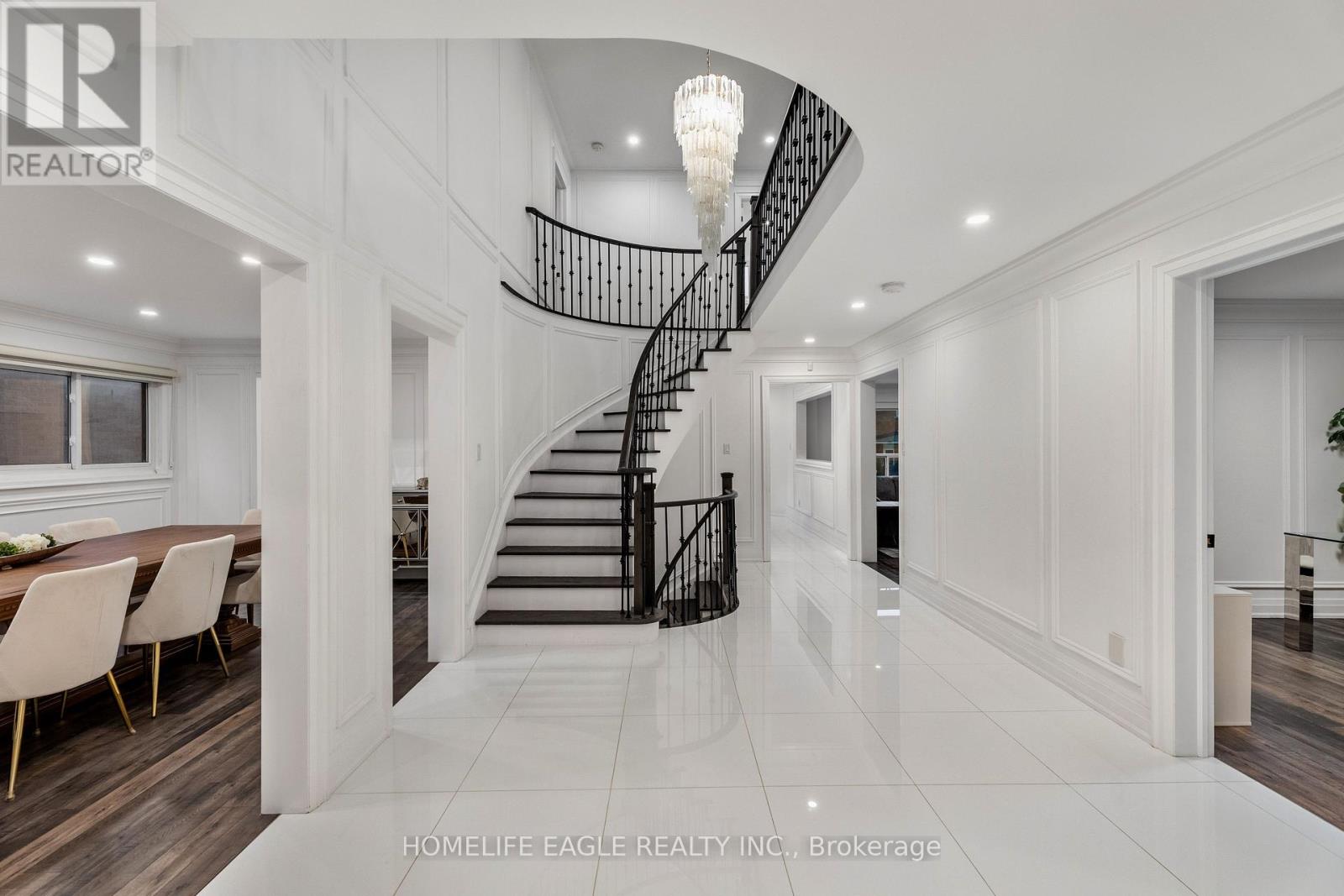 26 Whitetail Court, Vaughan (East Woodbridge), Ontario  L4L 5K9 - Photo 4 - N12849022