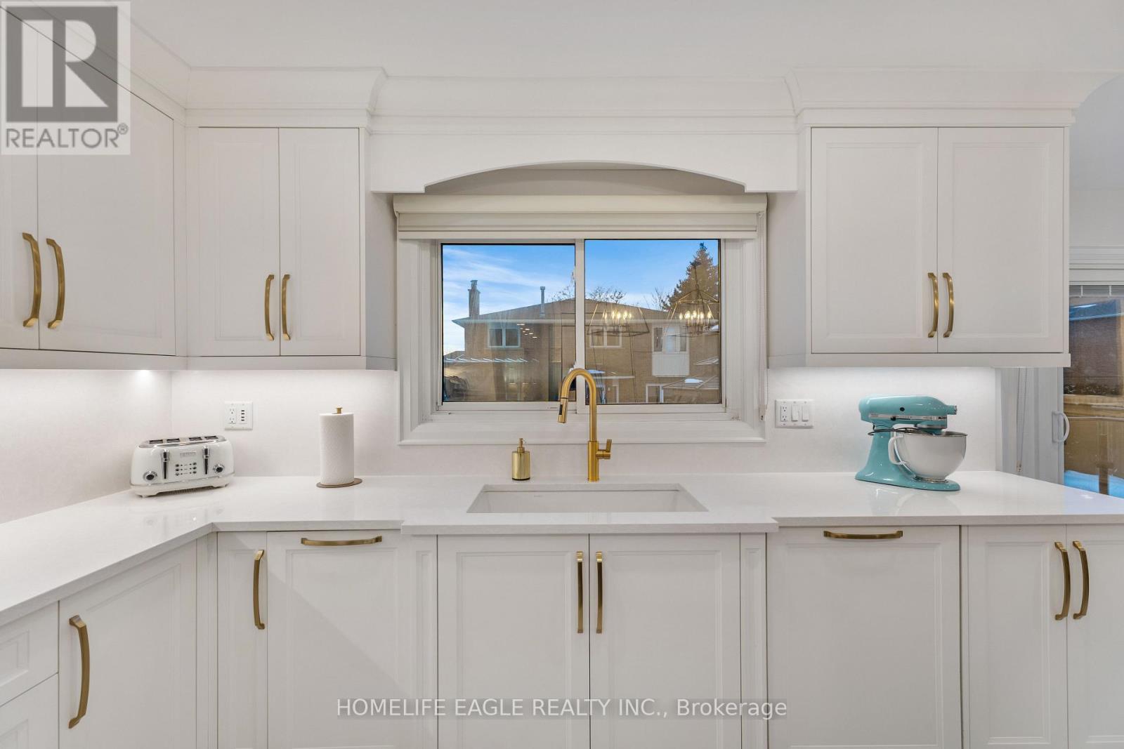 26 Whitetail Court, Vaughan (East Woodbridge), Ontario  L4L 5K9 - Photo 11 - N12849022